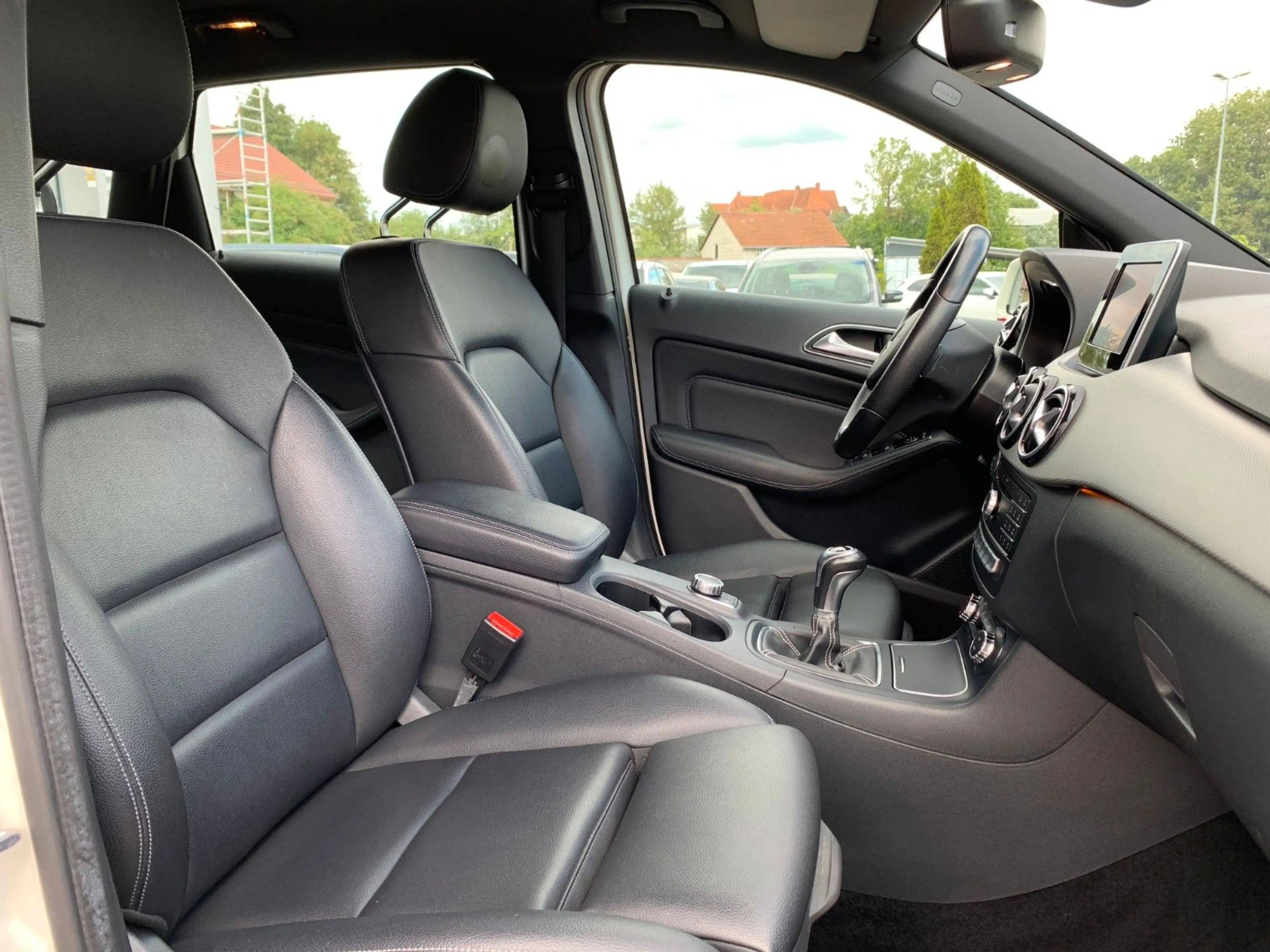 Mercedes-Benz B 200 B200 Urban Style LEDER+AHK+LED+Sitzhz — photo 12