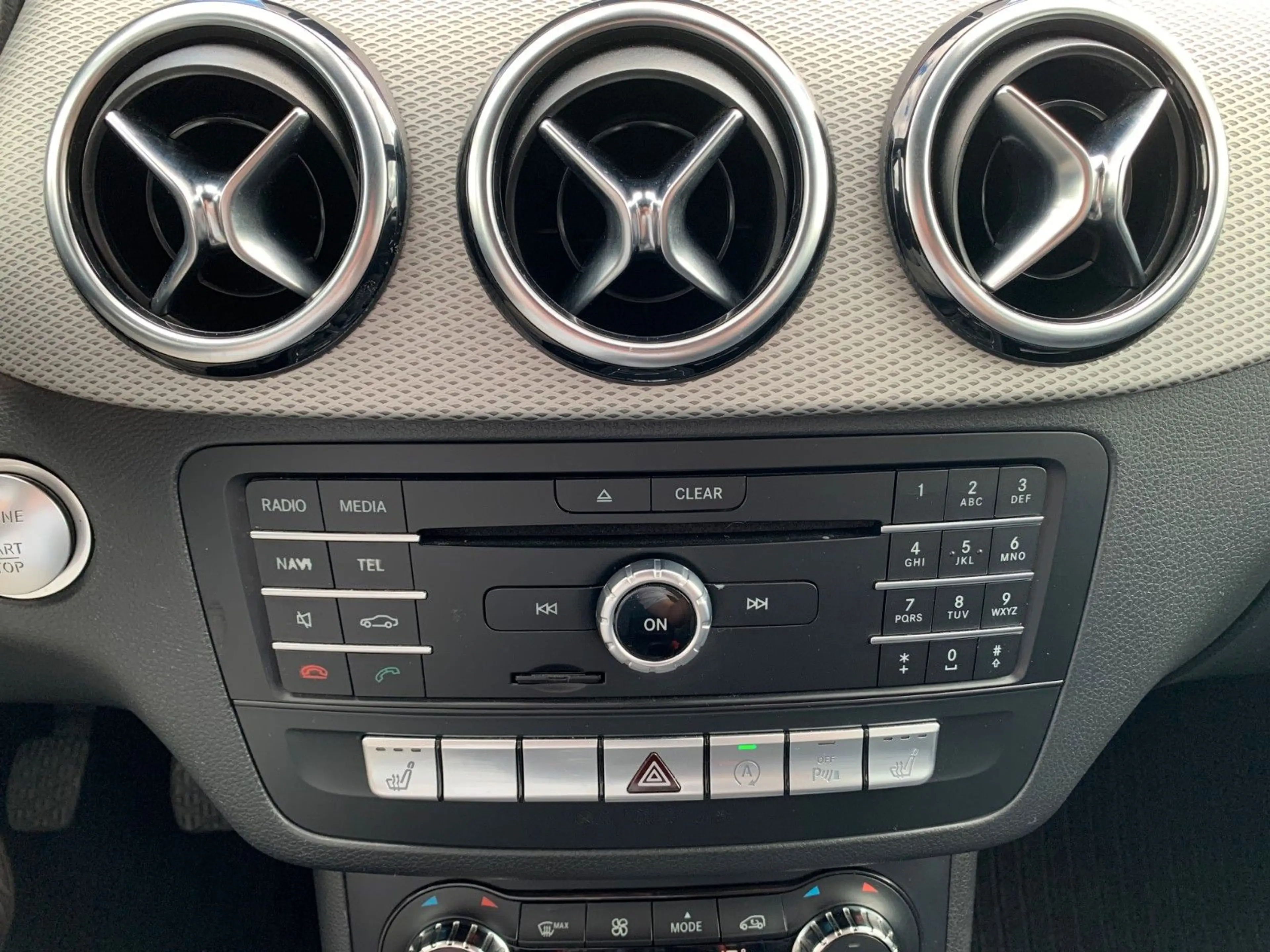 Mercedes-Benz B 200 B200 Urban Style LEDER+AHK+LED+Sitzhz — photo 15