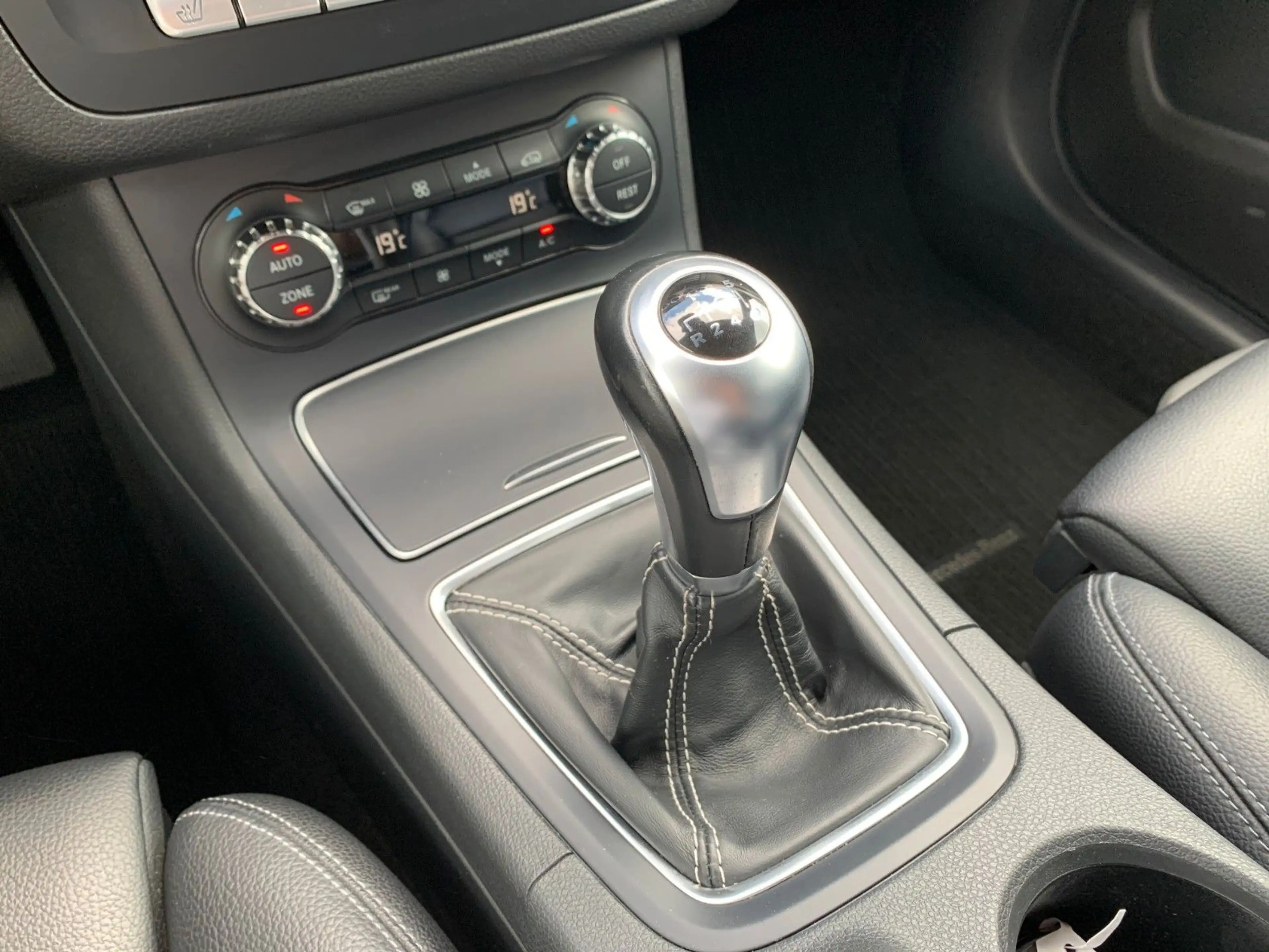 Mercedes-Benz B 200 B200 Urban Style LEDER+AHK+LED+Sitzhz — photo 13