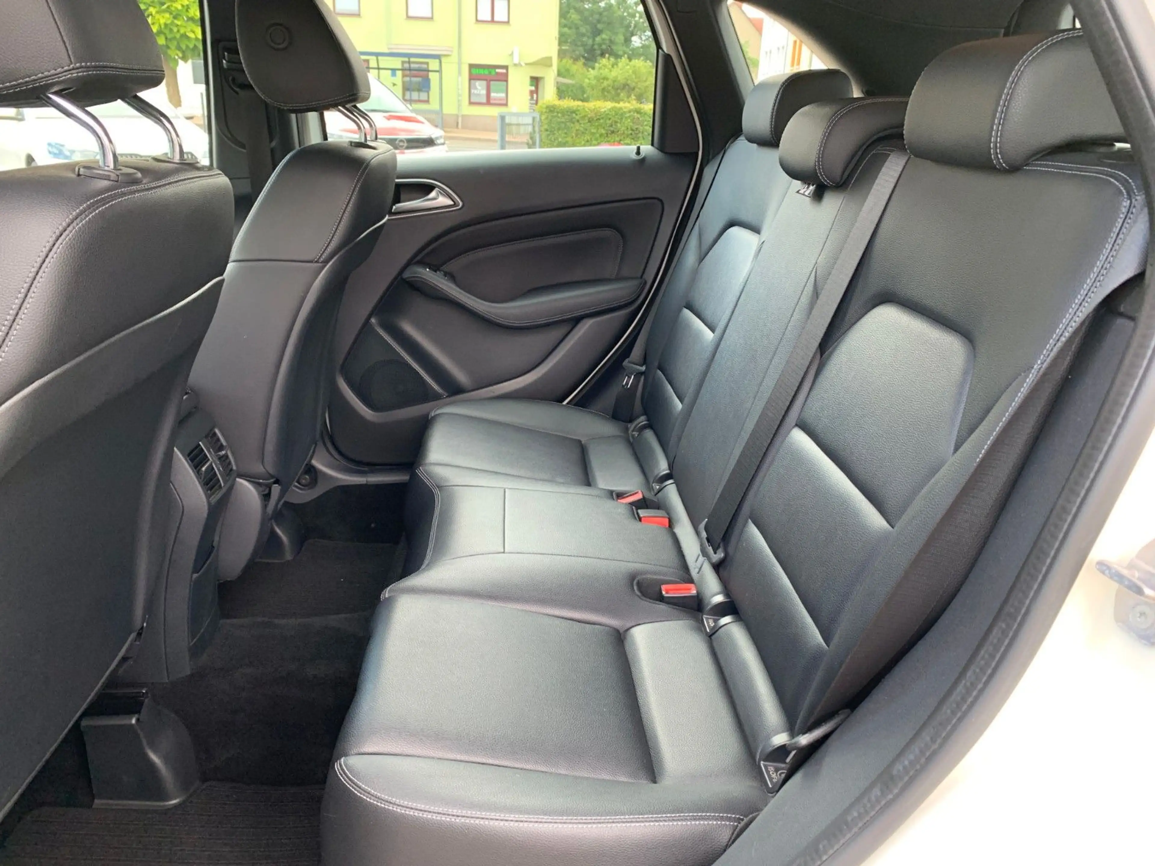 Mercedes-Benz B 200 B200 Urban Style LEDER+AHK+LED+Sitzhz — photo 10