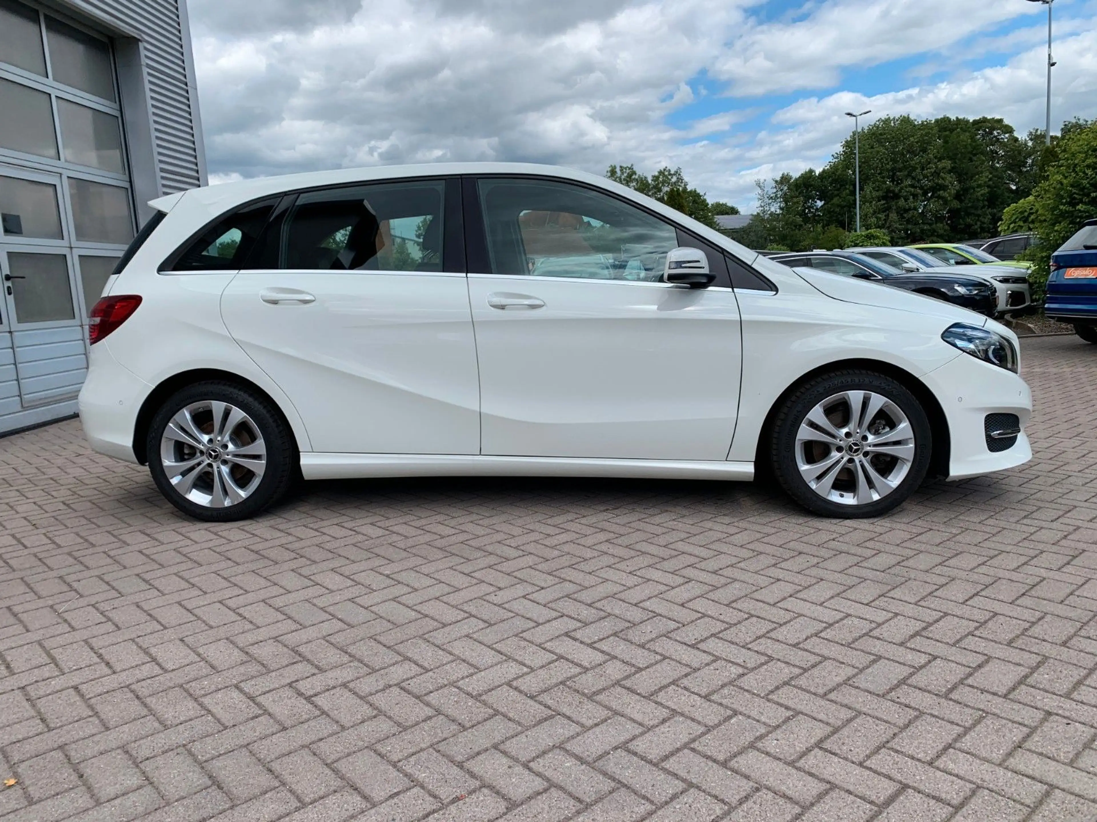 Mercedes-Benz B 200 B200 Urban Style LEDER+AHK+LED+Sitzhz — photo 4