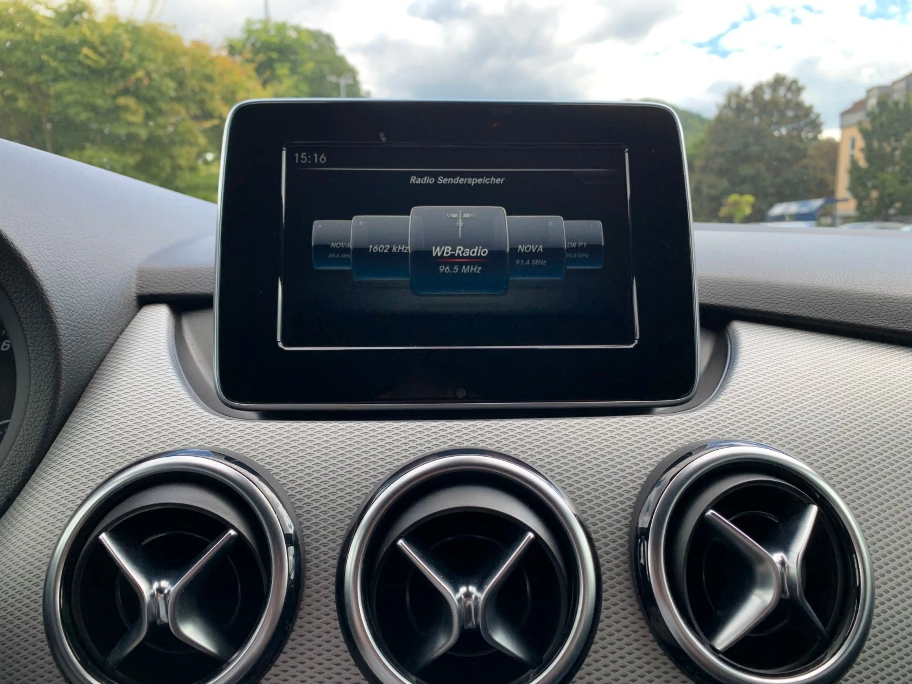 Mercedes-Benz B 200 B200 Urban Style LEDER+AHK+LED+Sitzhz — photo 16
