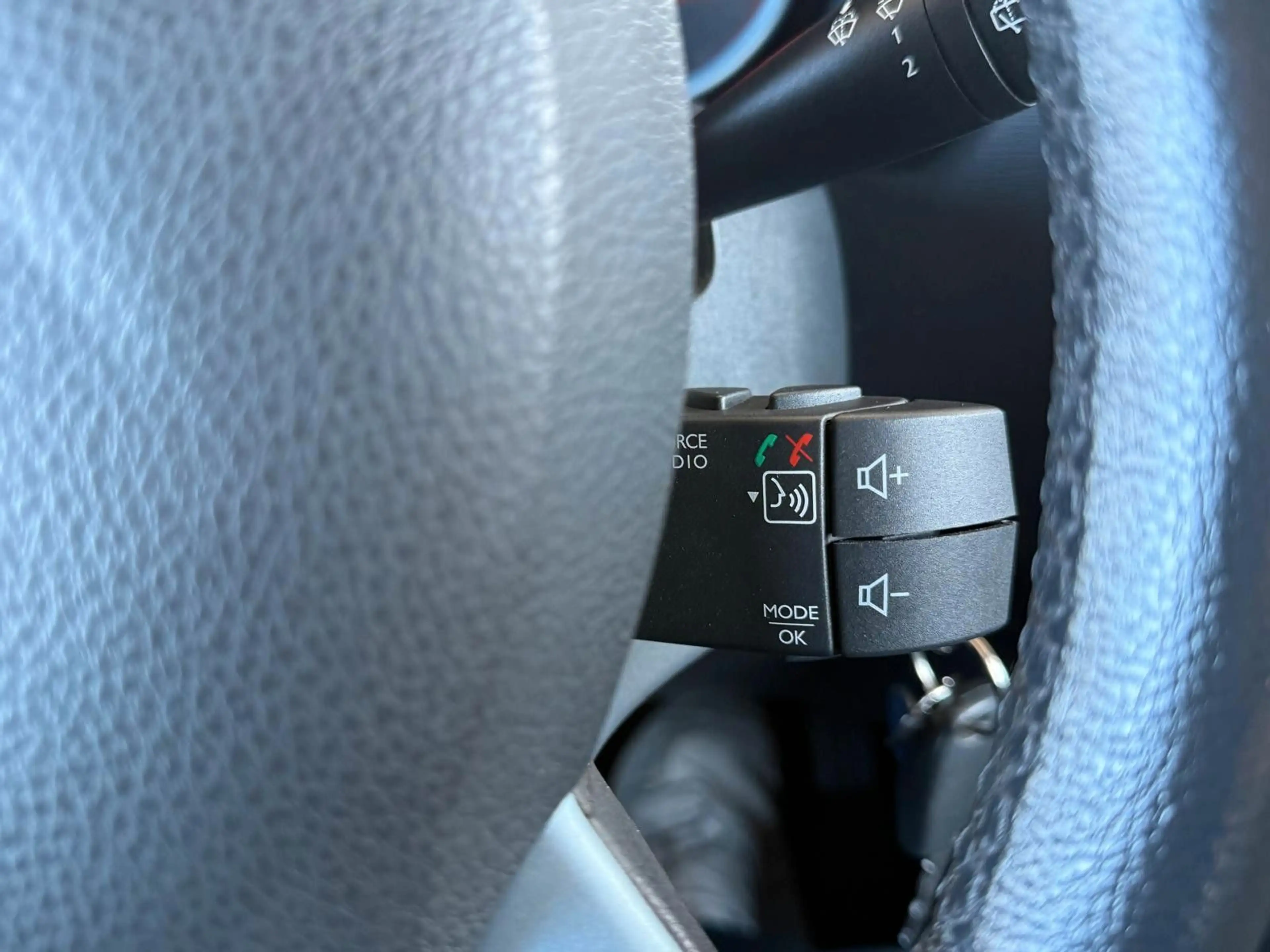 Dacia Lodgy Stepway 7-SITZE*NAVI*SHZ*LM*SCHECKHEFT* — photo 13