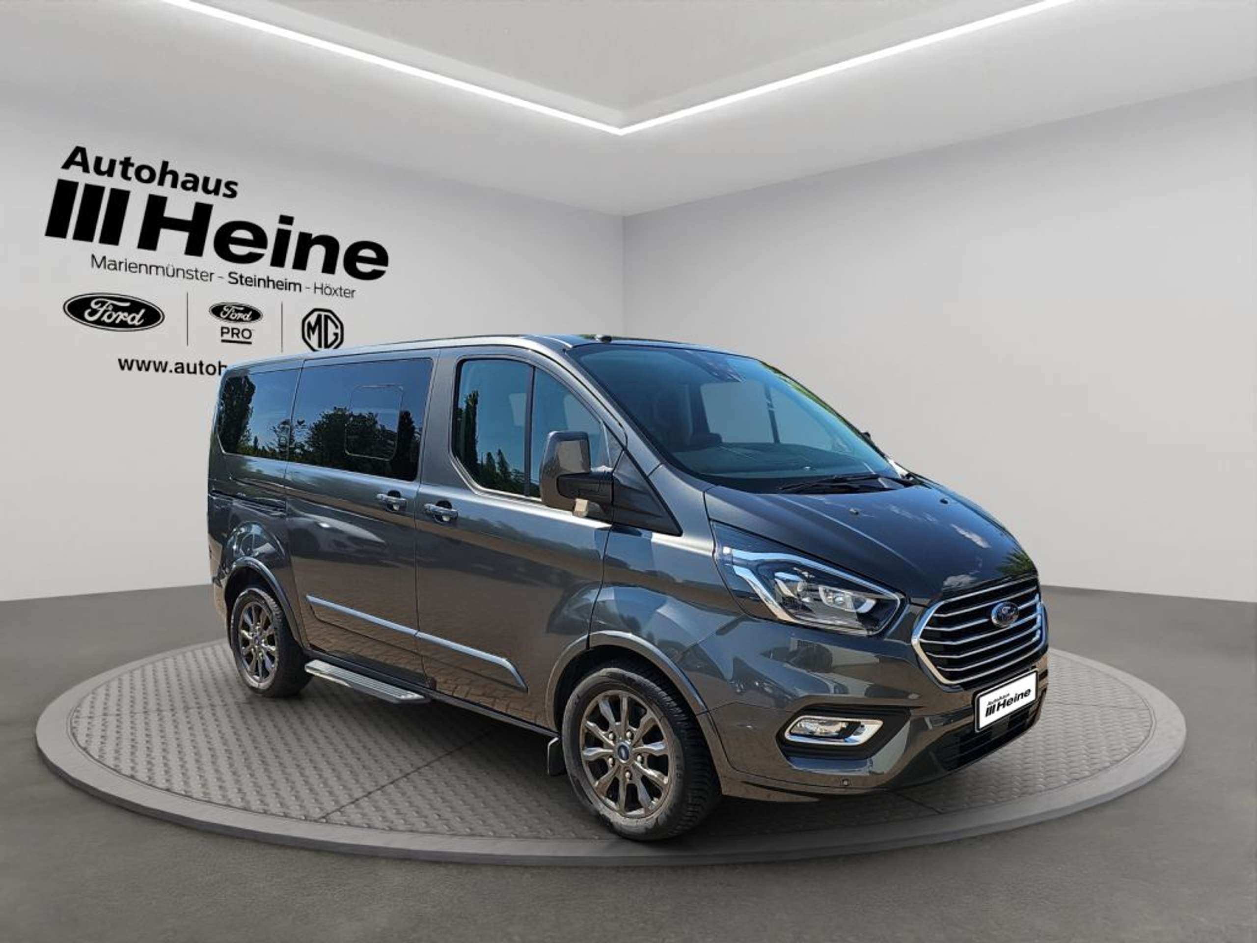 Fahrzeugabbildung Ford Tourneo Custom 310 L1H1 VA Titanium X - mit KI generiert/bearbeitet
