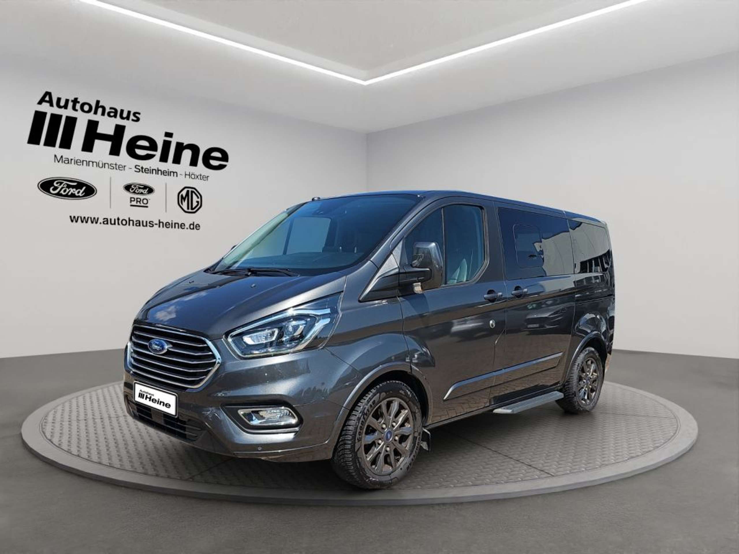 Fahrzeugabbildung Ford Tourneo Custom 310 L1H1 VA Titanium X - mit KI generiert/bearbeitet
