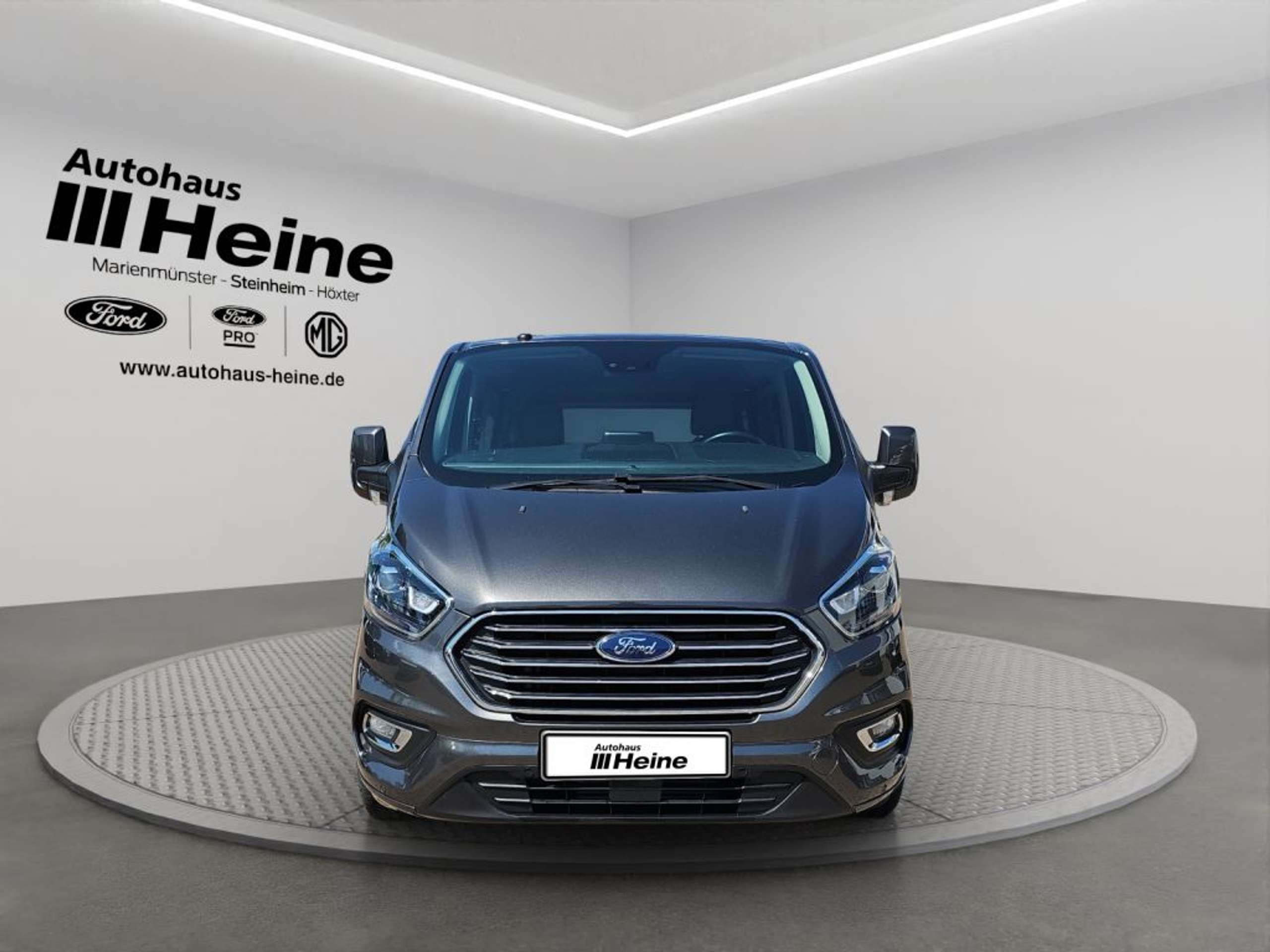 Fahrzeugabbildung Ford Tourneo Custom 310 L1H1 VA Titanium X - mit KI generiert/bearbeitet