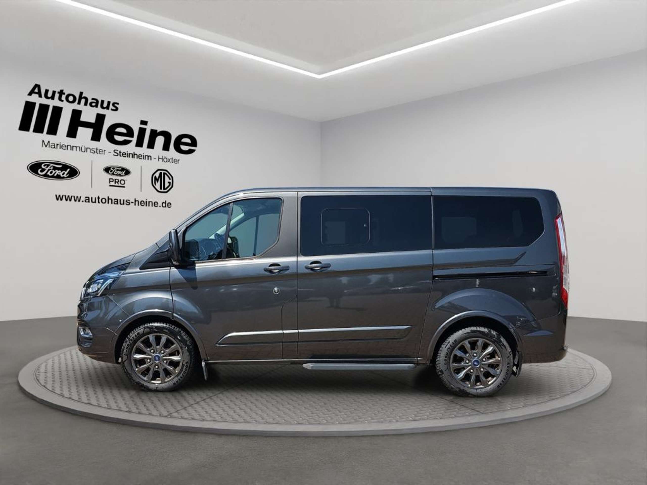 Fahrzeugabbildung Ford Tourneo Custom 310 L1H1 VA Titanium X - mit KI generiert/bearbeitet
