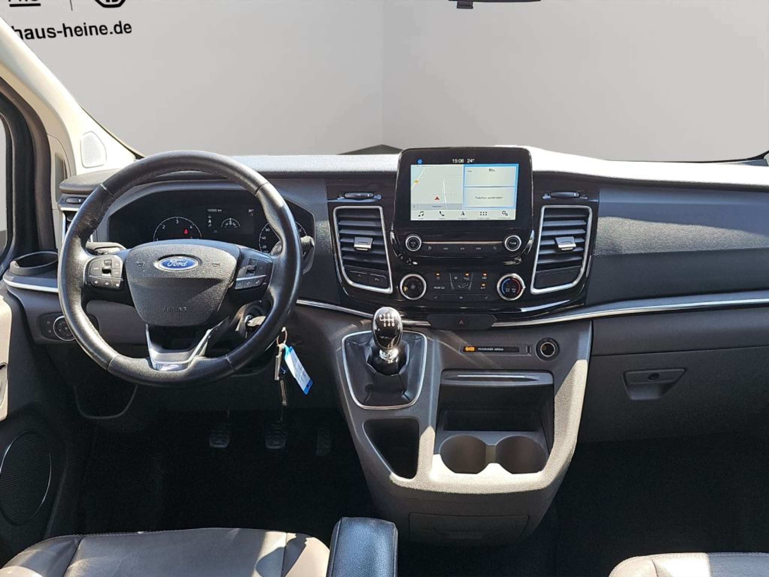 Fahrzeugabbildung Ford Tourneo Custom 310 L1H1 VA Titanium X - mit KI generiert/bearbeitet