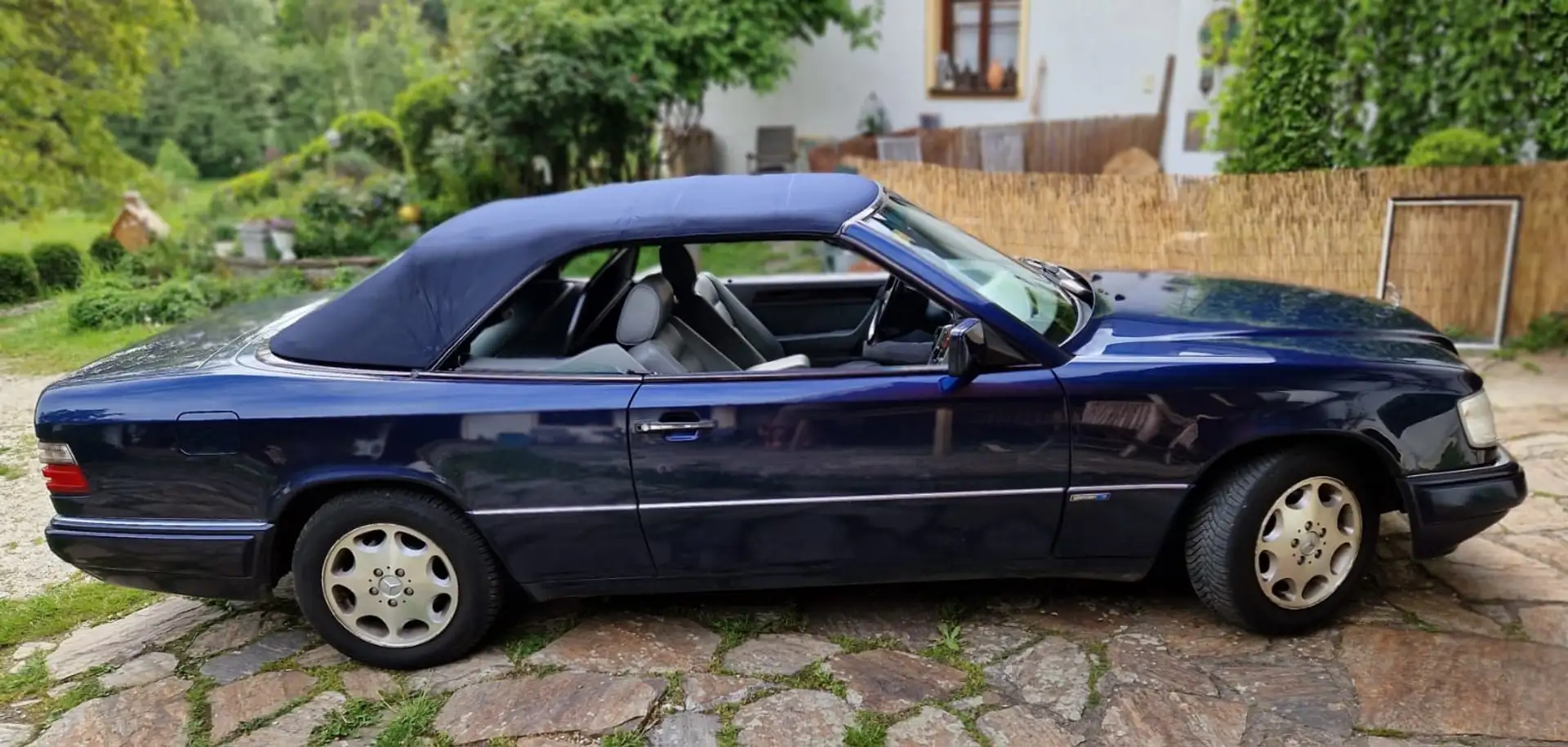 Mercedes-Benz E 200 Cabrio Aut. - 2