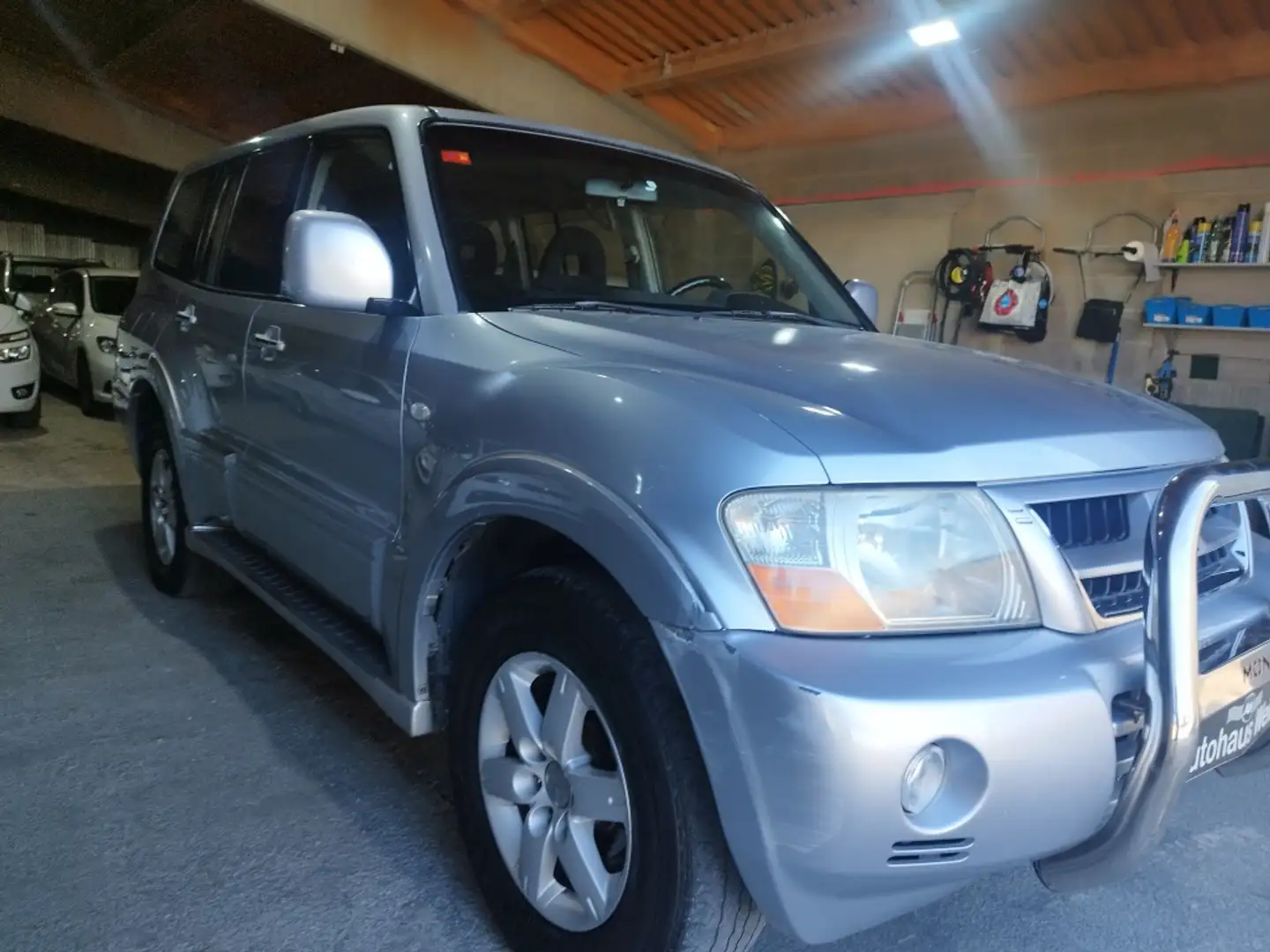 Mitsubishi Montero 3.2 DI-D Intense Plateado - 2