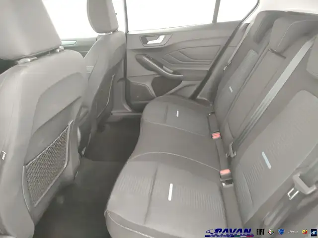 Ford Focus view 15