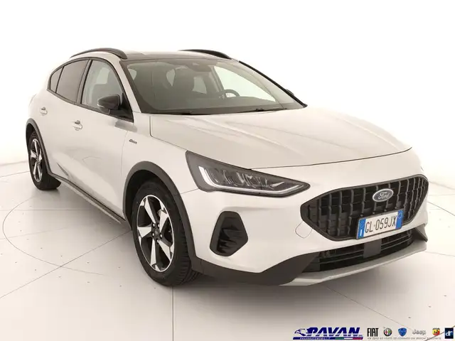 Ford Focus view 3