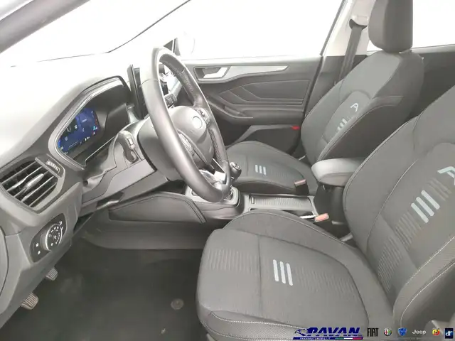 Ford Focus view 13