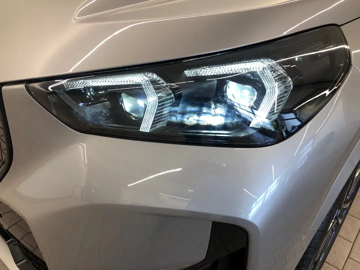 BMW iX1 iX1 xDrive30 Silber - 2