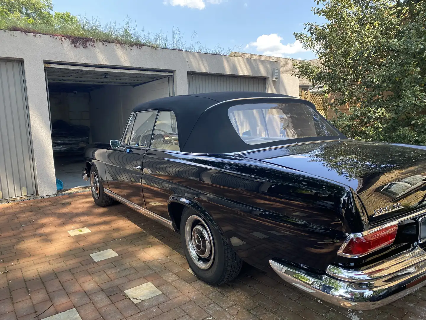 Mercedes-Benz 220 SE Schwarz - 2
