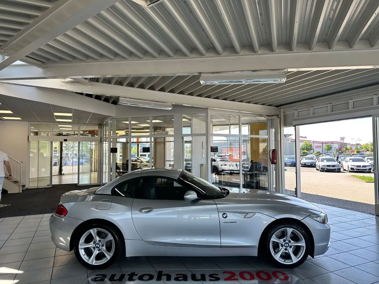 BMW Z4 Roadster sDrive 30i AUT./XENON/NAVI/1.HAND Silber - 2