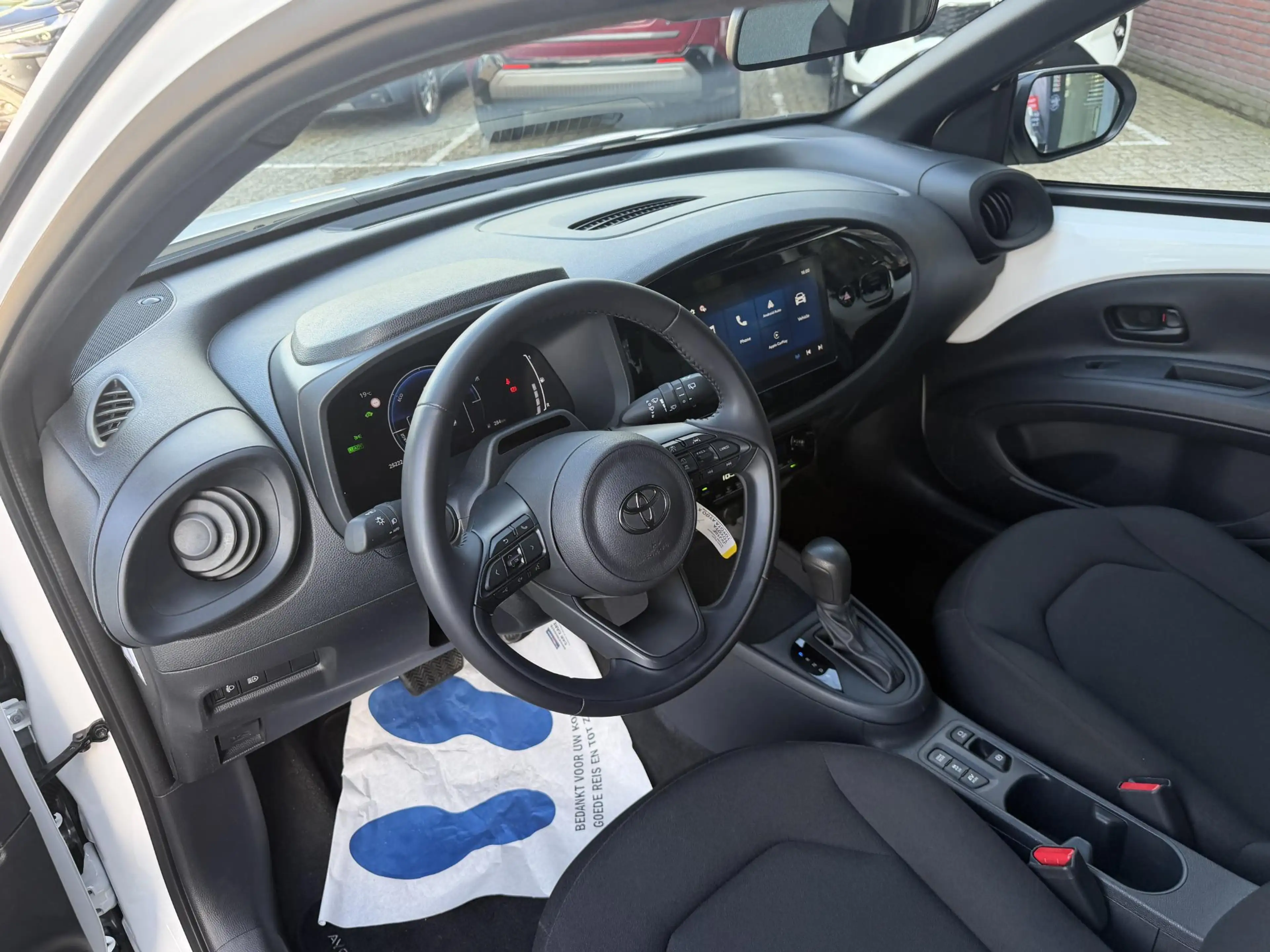 Toyota Aygo X Hybrid 115 play AD-CRUISE APPLE/ANDROID CAMERA EL- — photo 2