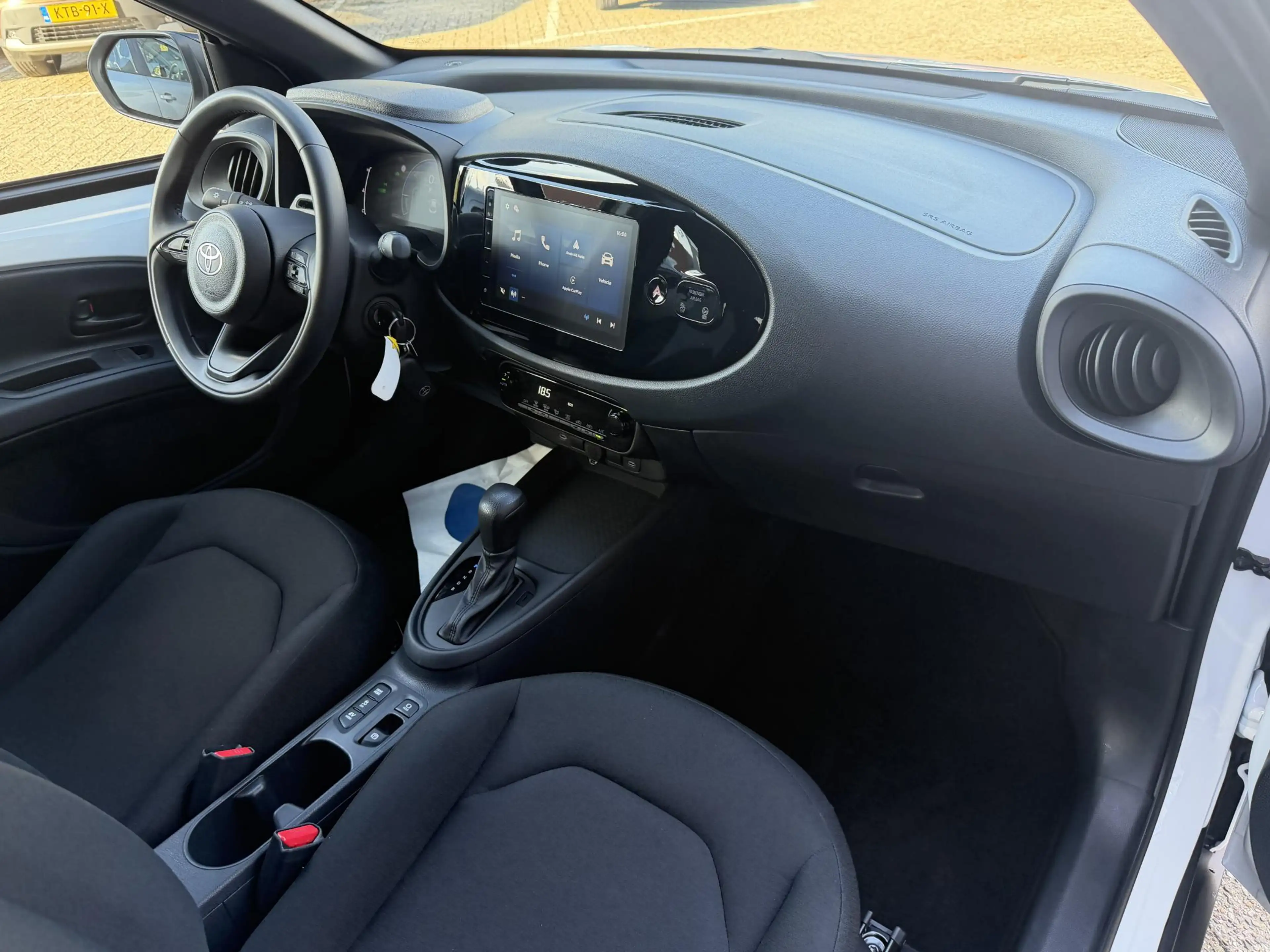 Toyota Aygo X Hybrid 115 play AD-CRUISE APPLE/ANDROID CAMERA EL- — photo 4