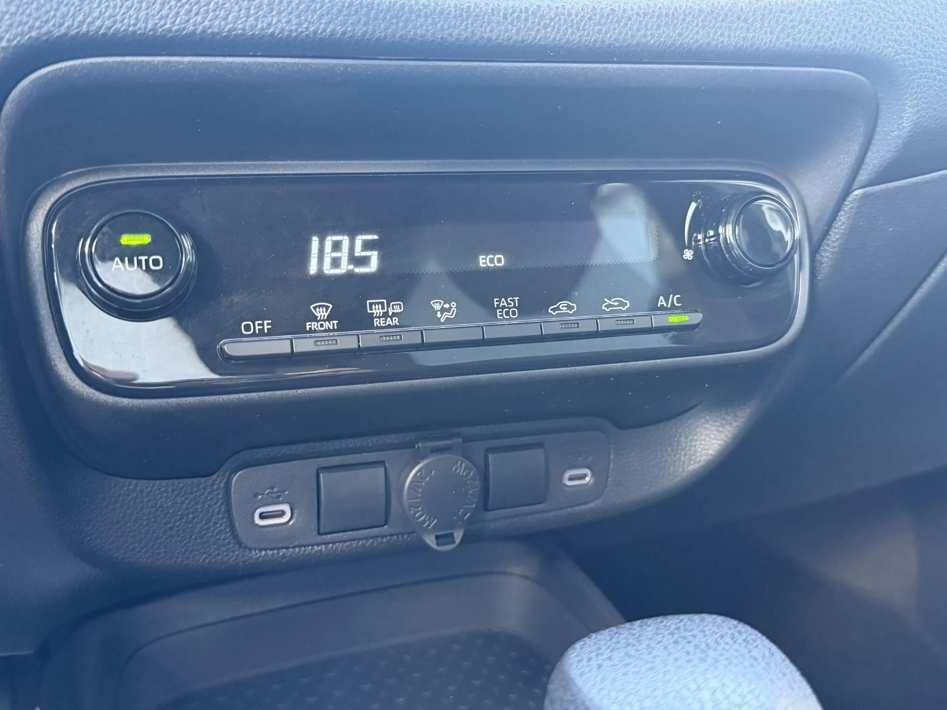 Toyota Aygo X Hybrid 115 play AD-CRUISE APPLE/ANDROID CAMERA EL- — photo 22