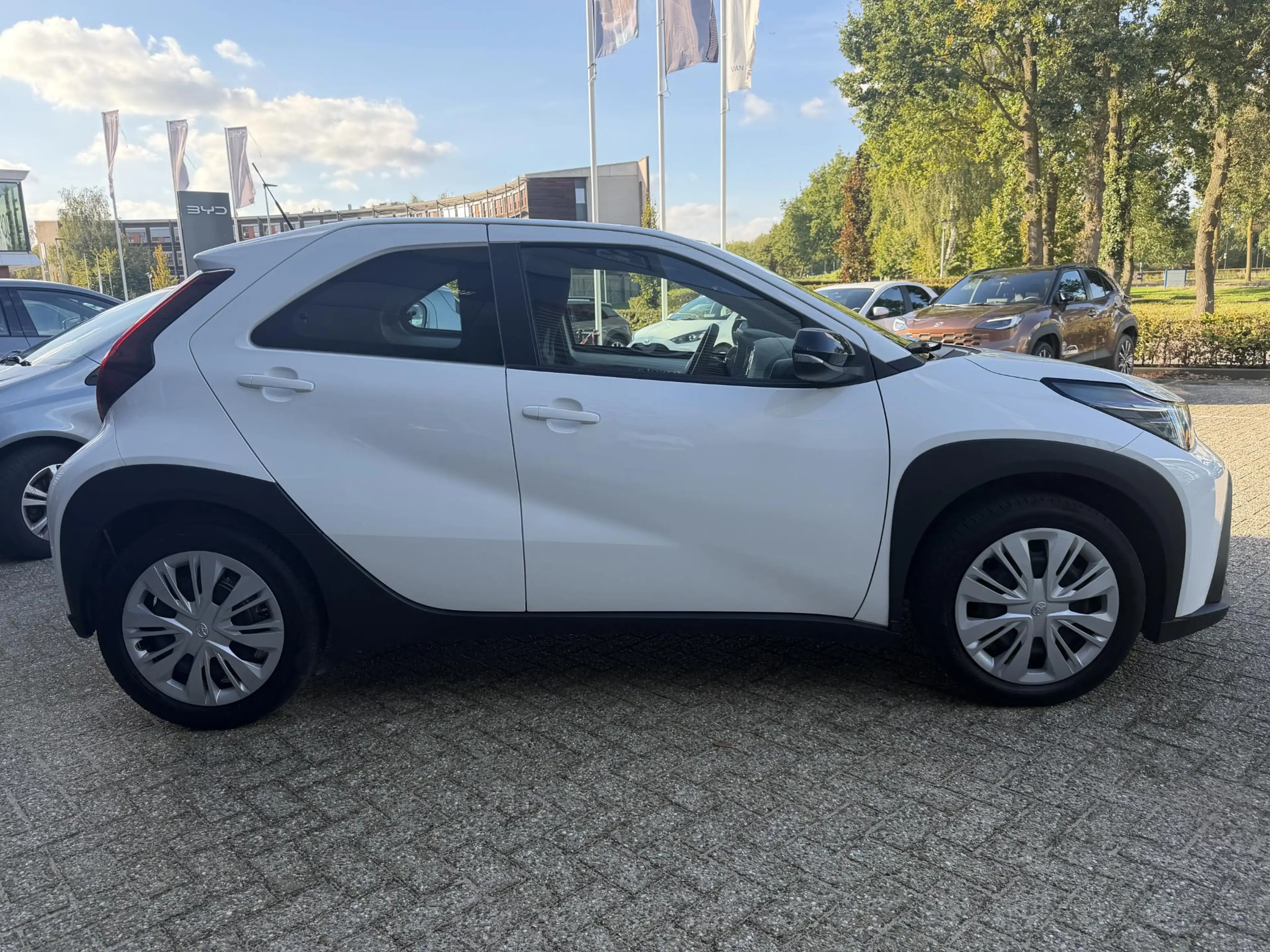 Toyota Aygo X Hybrid 115 play AD-CRUISE APPLE/ANDROID CAMERA EL- — photo 6