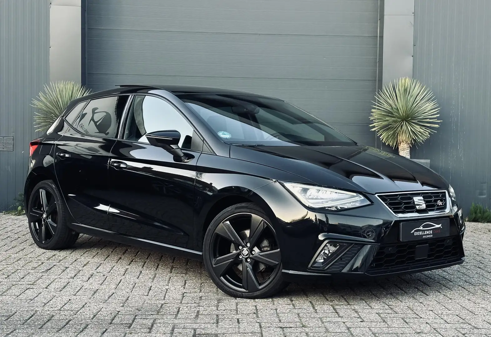 SEAT Ibiza 1.0 TSI FR Pano/Navi/Camera/BlackEdition Noir - 1