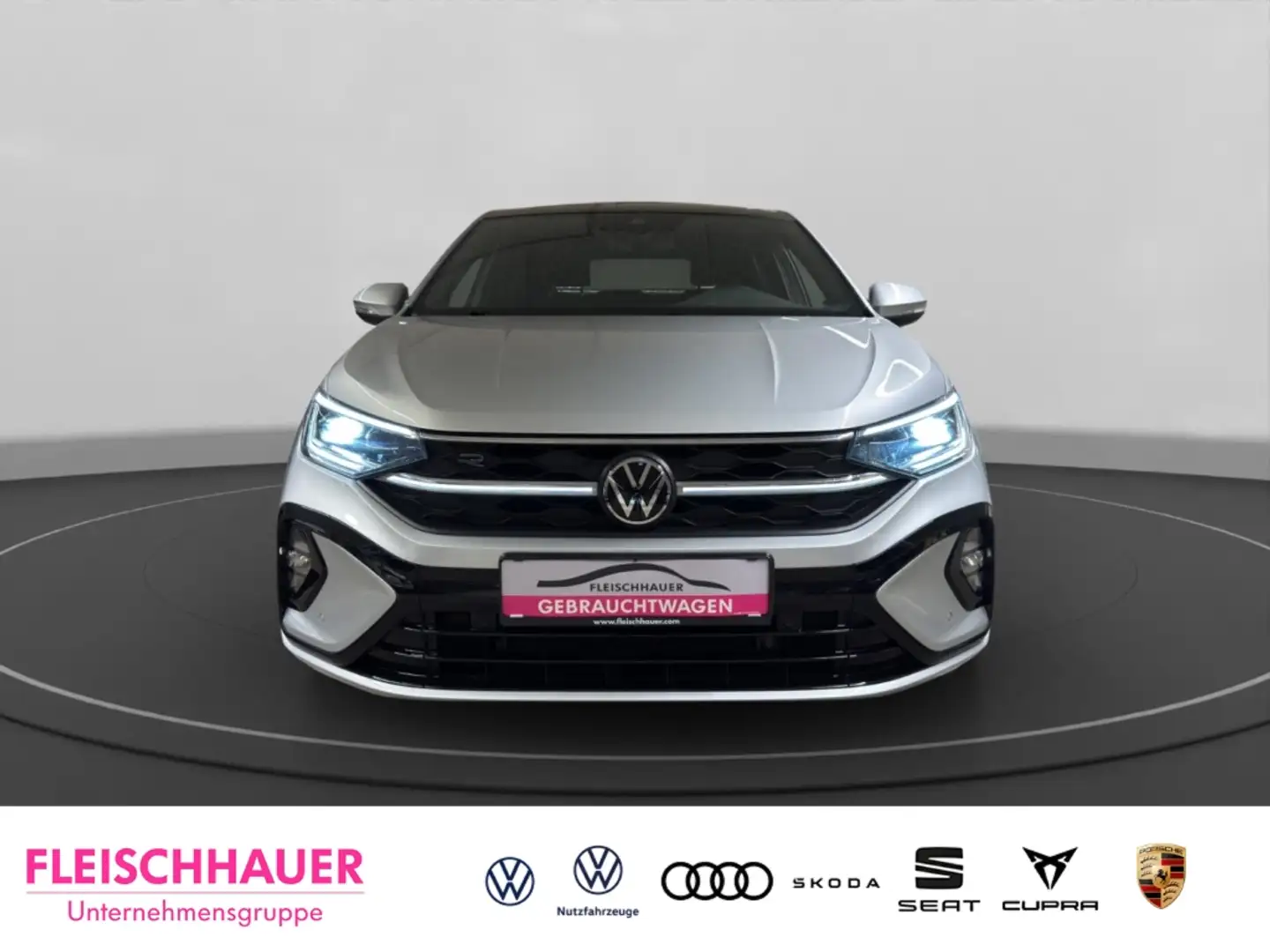 Volkswagen Taigo R-Line 1.5 TSI MATRIX+PANO+ACC+DC+RFK+NAVI+CARPLAY Plateado - 2