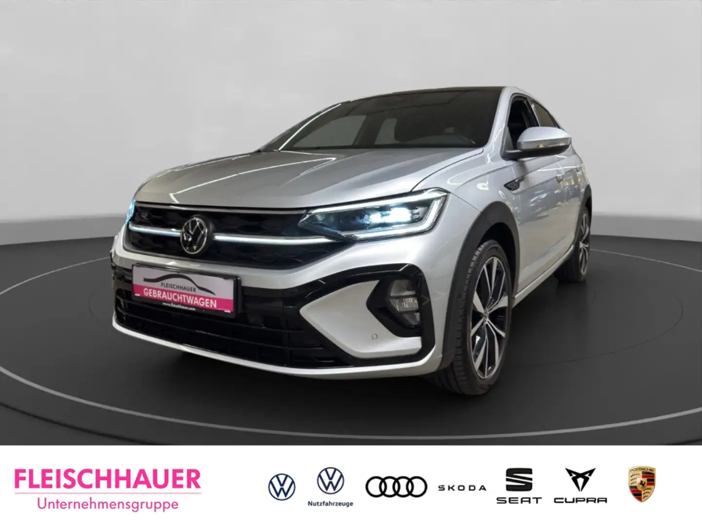 Volkswagen Taigo R-Line 1.5 TSI MATRIX+PANO+ACC+DC+RFK+NAVI+CARPLAY Plateado - 1