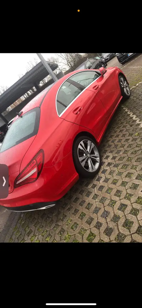 Mercedes-Benz CLA 180 7G-DCT Urban Rot - 2