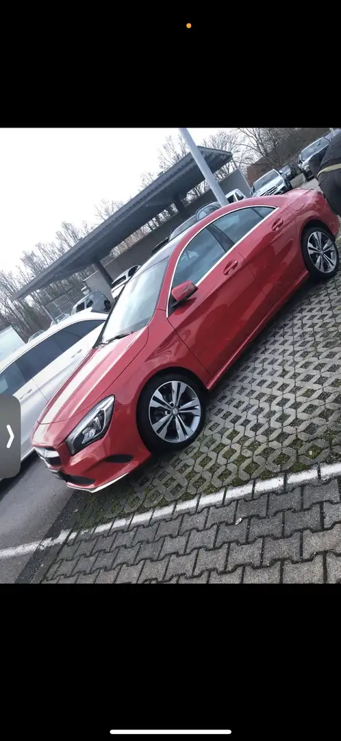 Mercedes-Benz CLA 180 7G-DCT Urban Rot - 1