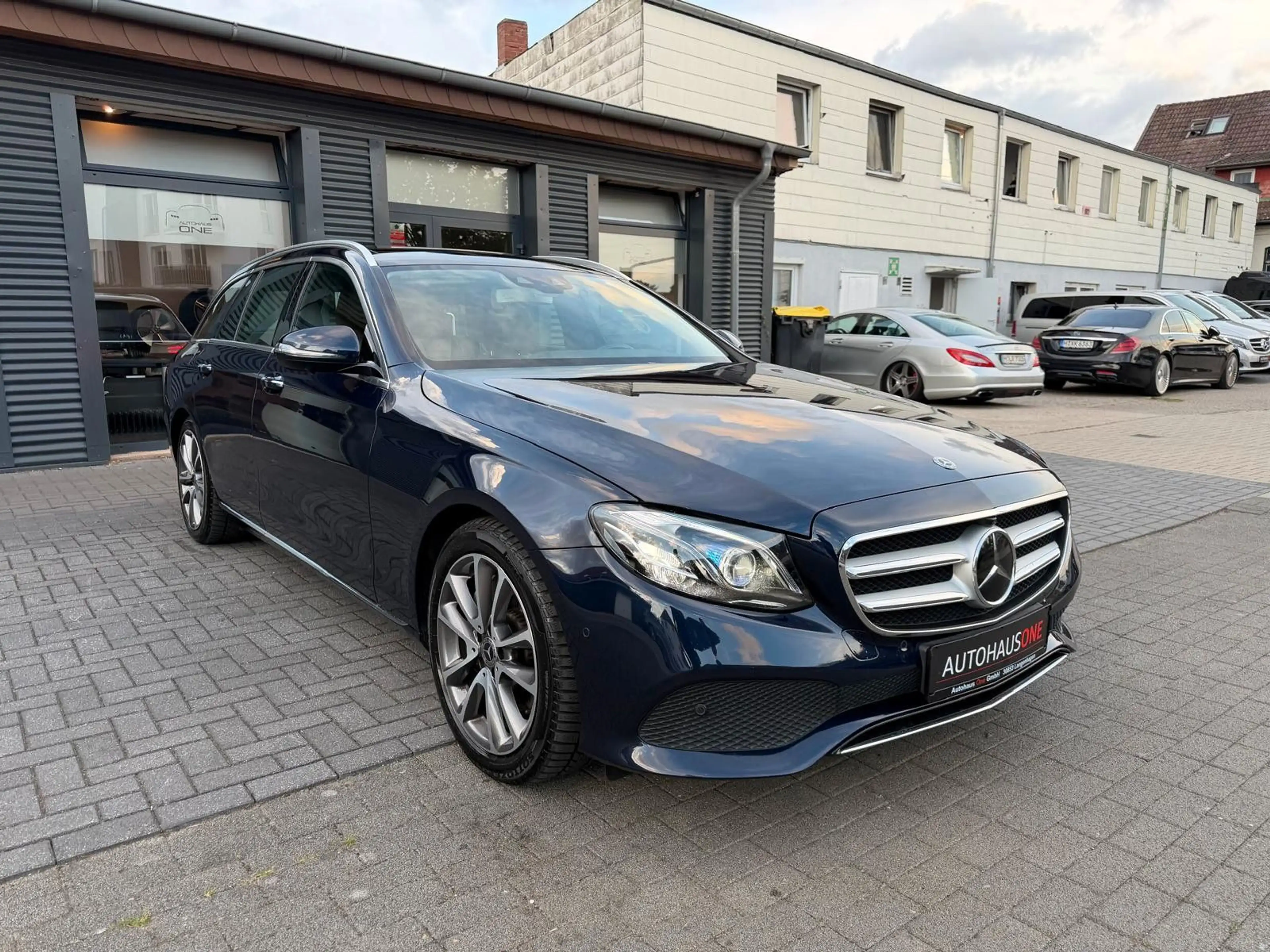 Mercedes-Benz E 350 d T PANORAMA/KEYLESS/WIDESCREEN/STANDHZG — photo 4