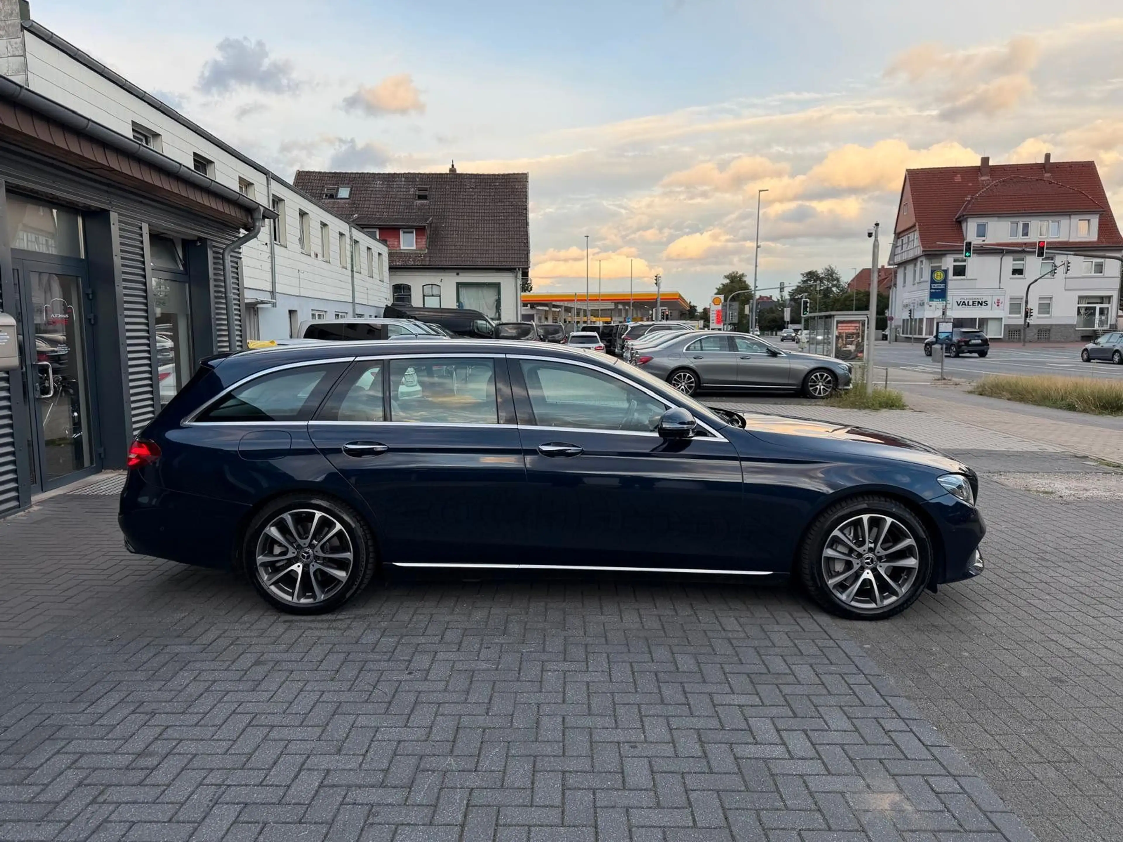 Mercedes-Benz E 350 d T PANORAMA/KEYLESS/WIDESCREEN/STANDHZG — photo 6