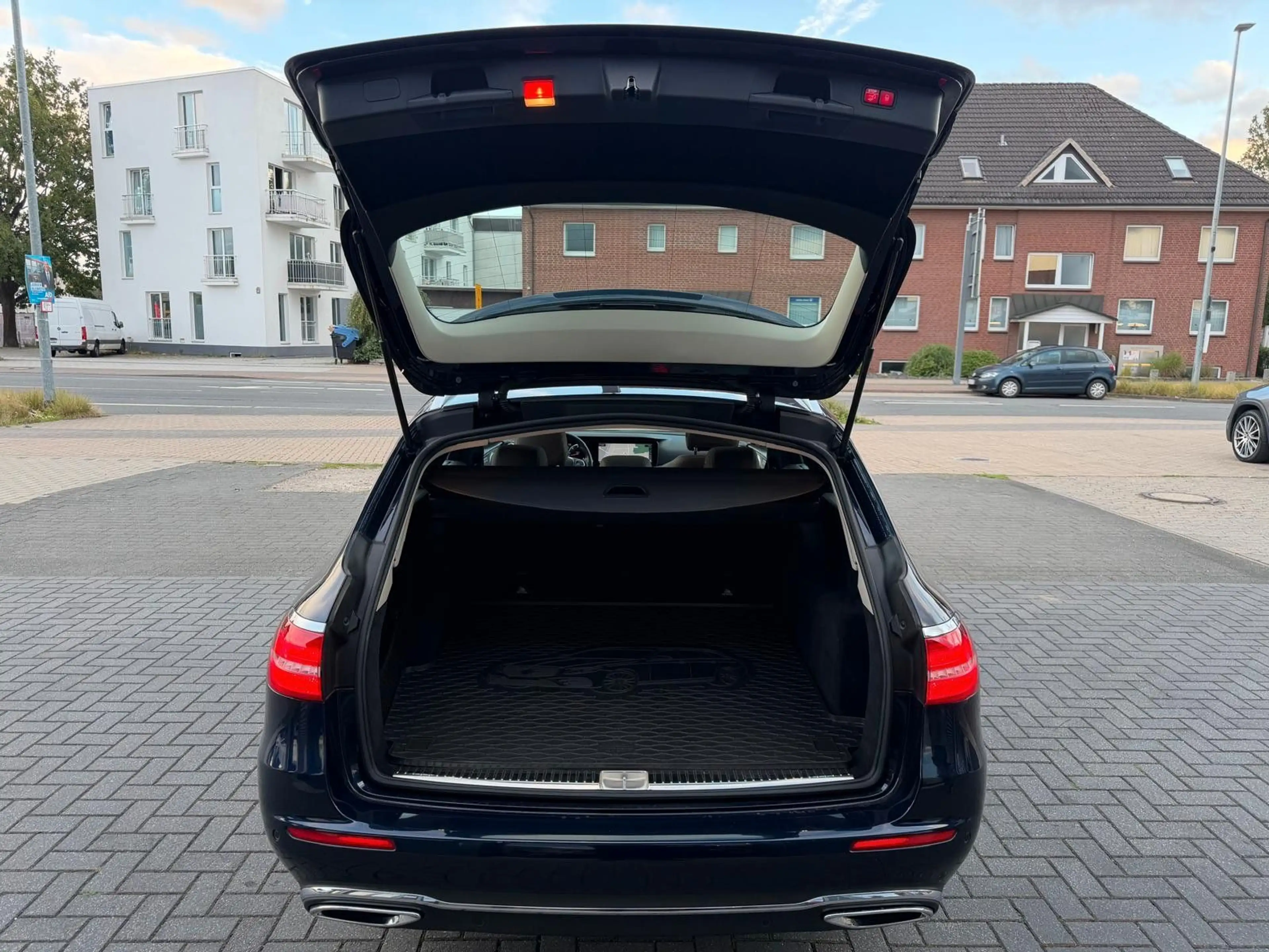 Mercedes-Benz E 350 d T PANORAMA/KEYLESS/WIDESCREEN/STANDHZG — photo 10