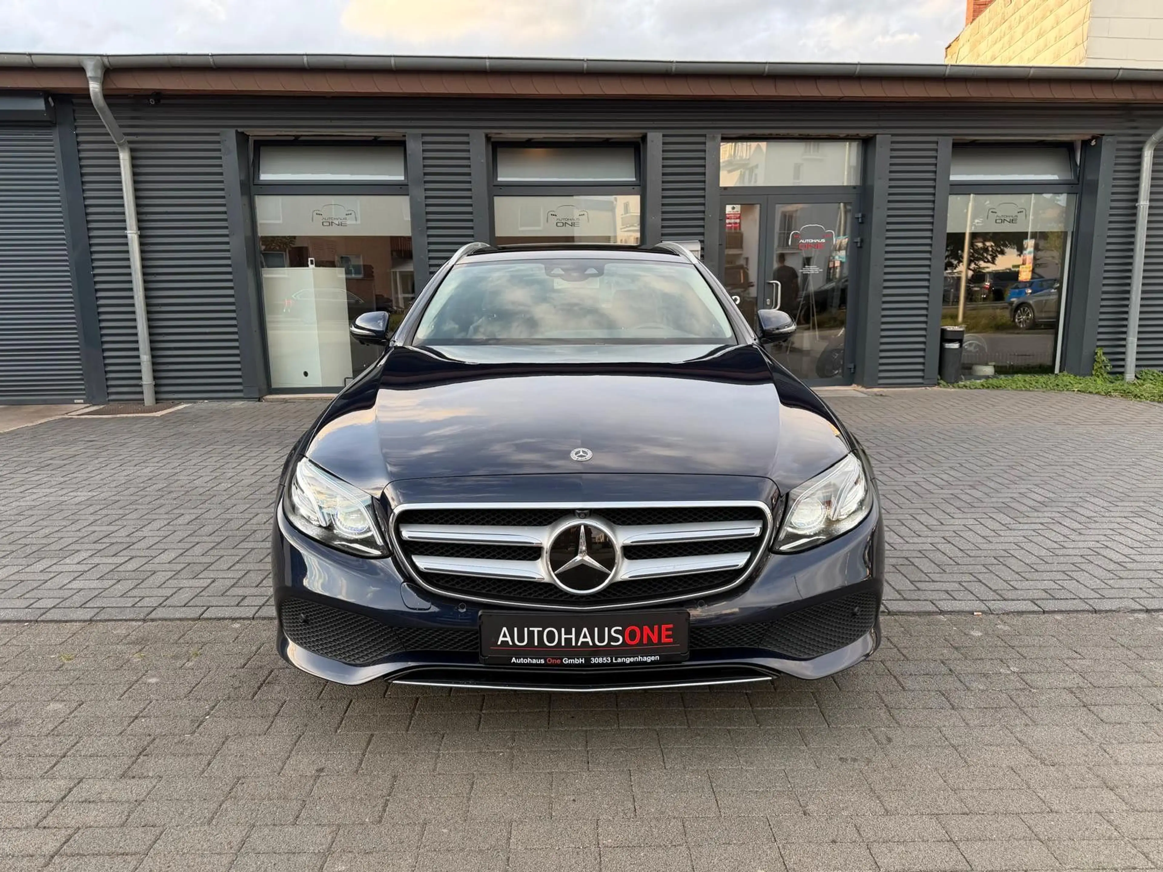 Mercedes-Benz E 350 d T PANORAMA/KEYLESS/WIDESCREEN/STANDHZG — photo 3