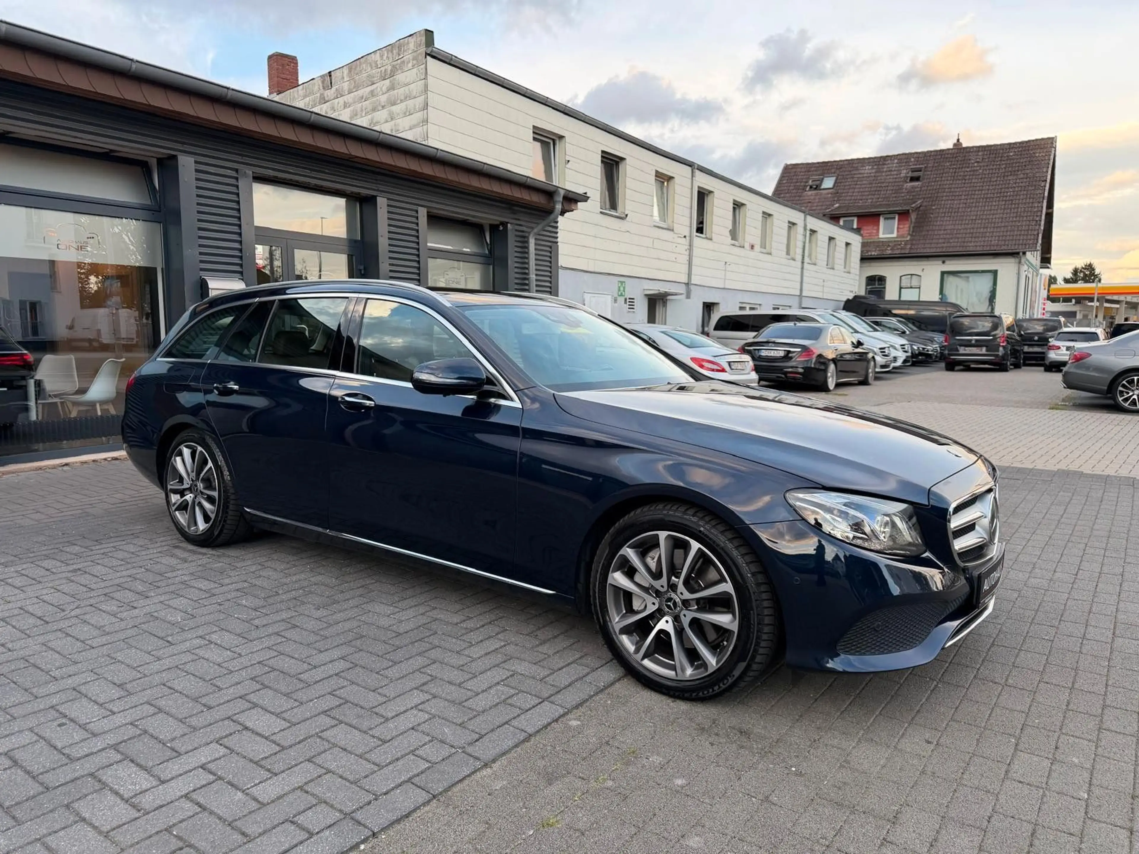 Mercedes-Benz E 350 d T PANORAMA/KEYLESS/WIDESCREEN/STANDHZG — photo 5