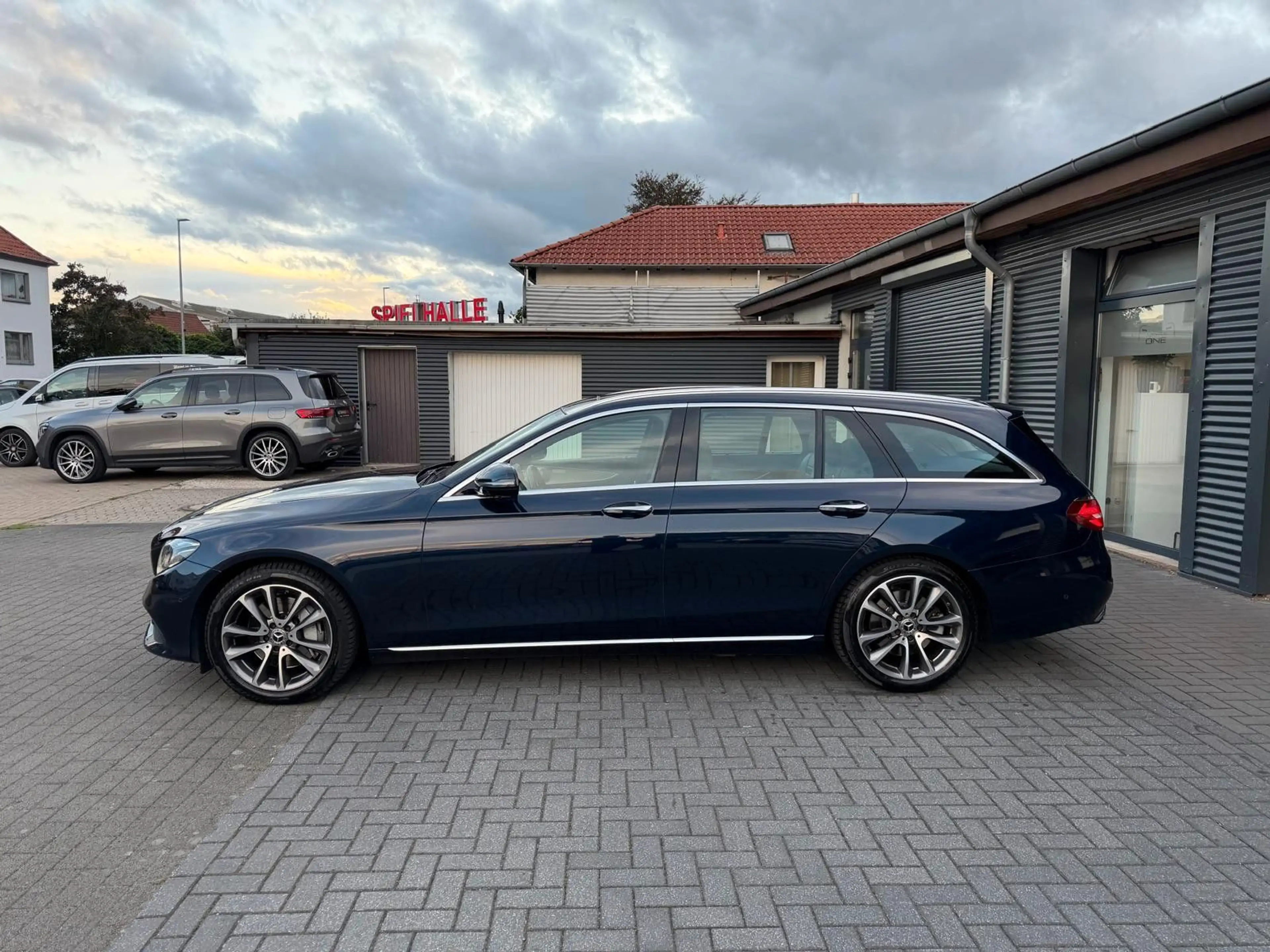 Mercedes-Benz E 350 d T PANORAMA/KEYLESS/WIDESCREEN/STANDHZG — photo 13