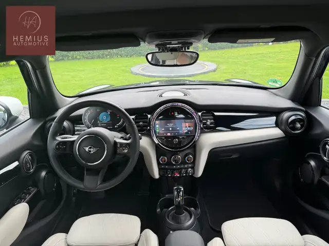 Mini Hatch view 9