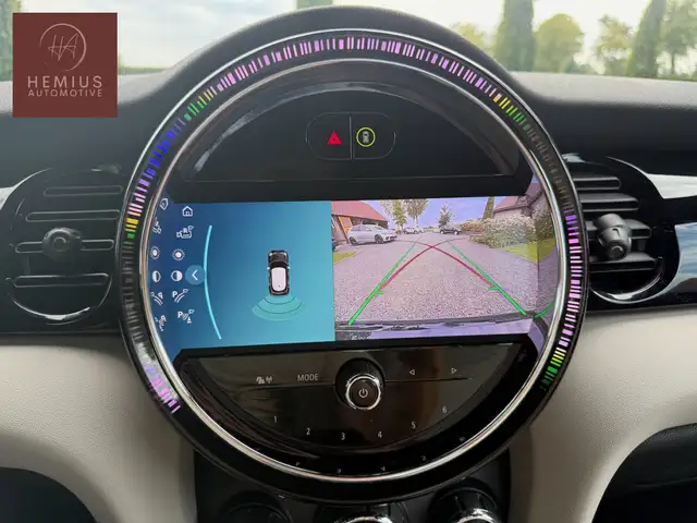 Mini Hatch view 12