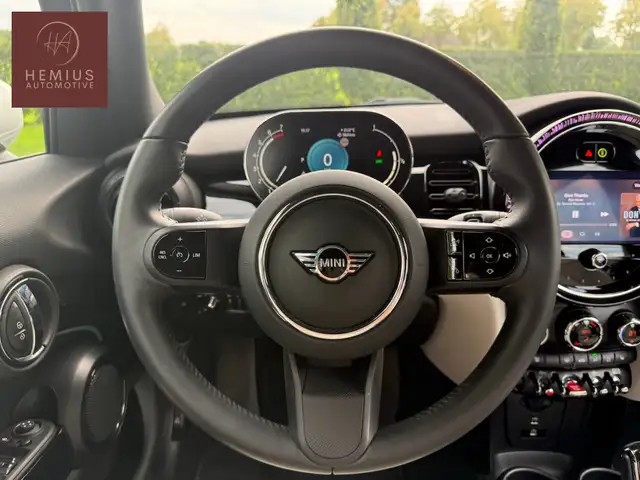 Mini Hatch view 13