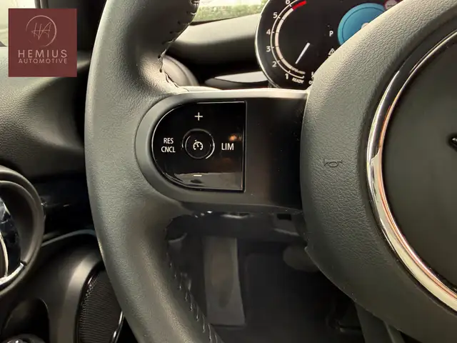 Mini Hatch view 14
