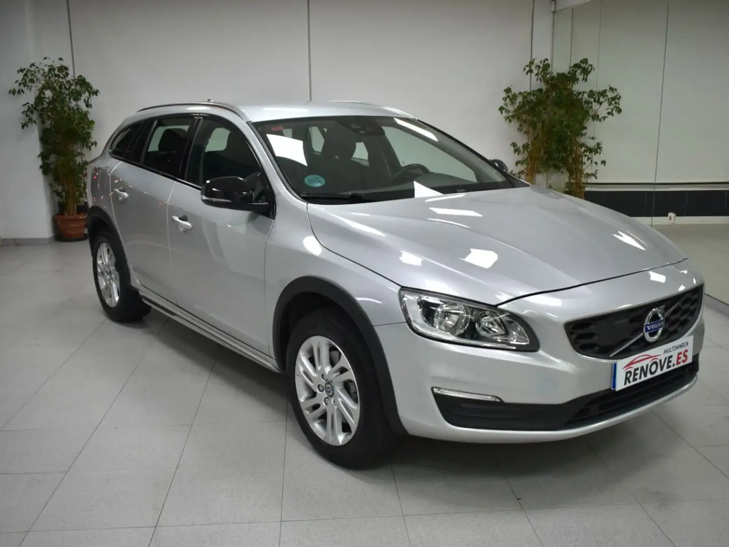 Volvo V60 Cross Country D3 Aut. Grijs - 1