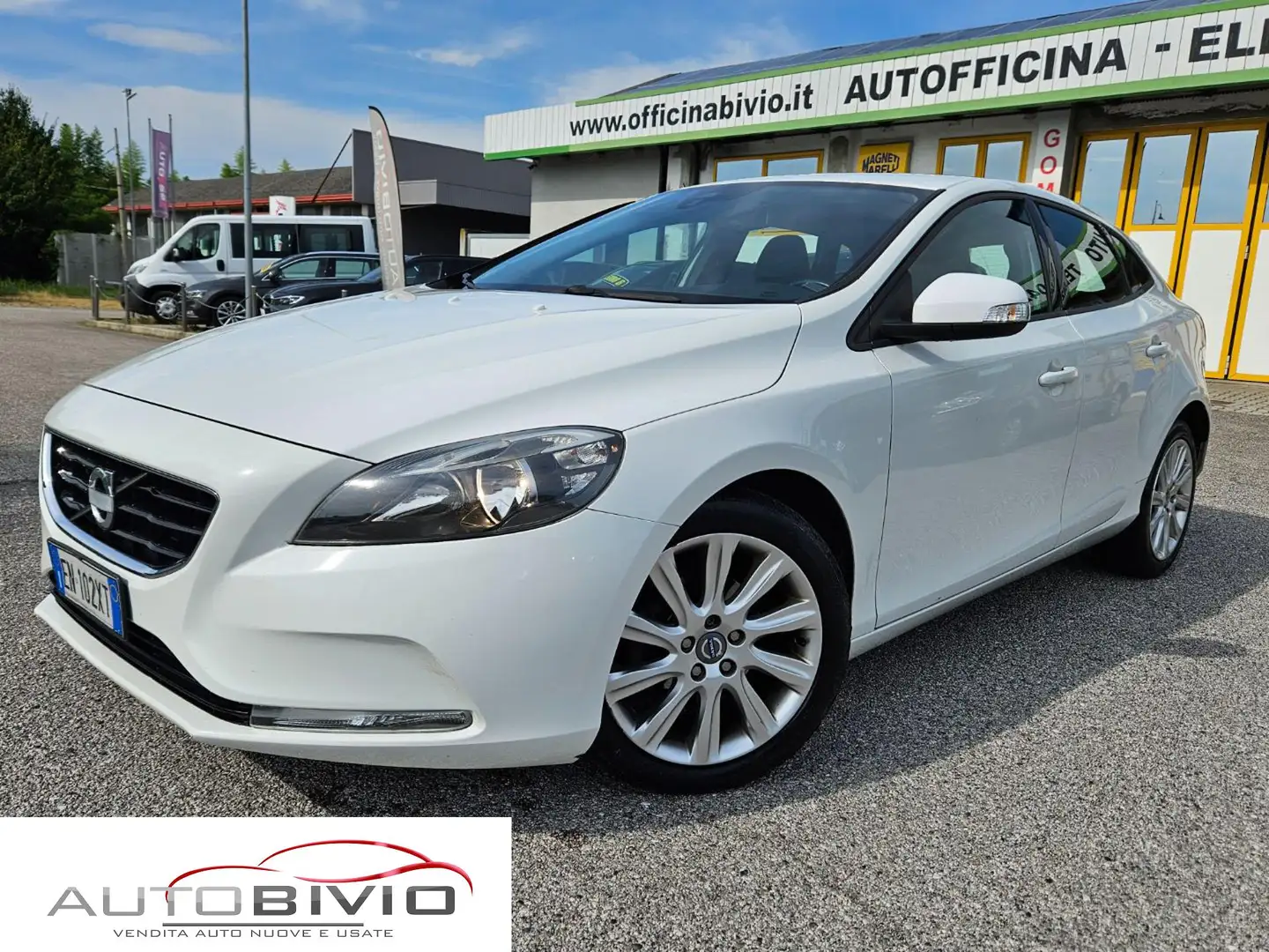 Volvo V40 D2 1.6 Momentum Blanc - 2