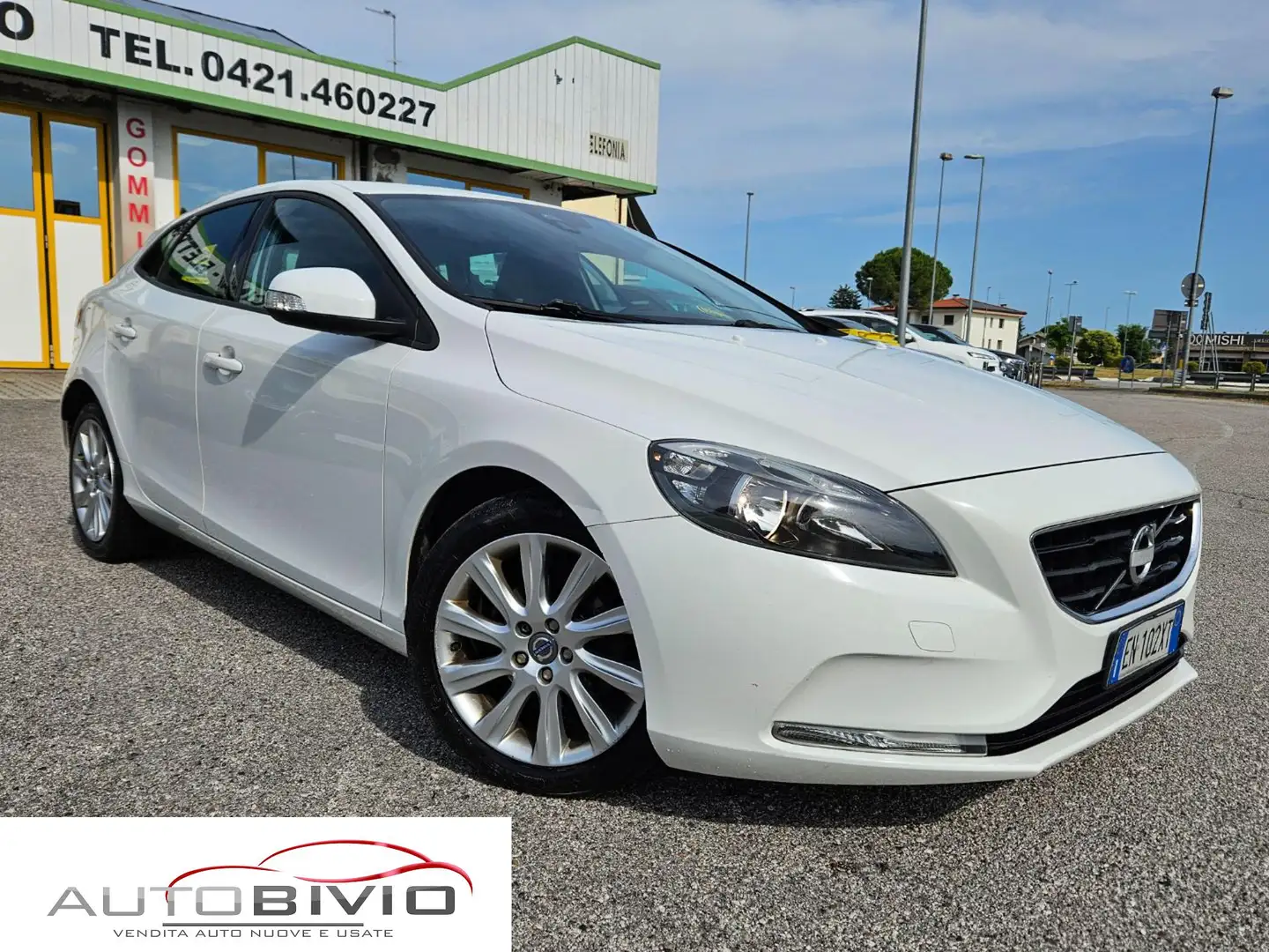 Volvo V40 D2 1.6 Momentum Blanc - 1