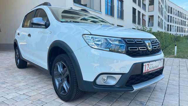 Imagine Dacia Sandero II Stepway Celebration, Navi, LED, Klima