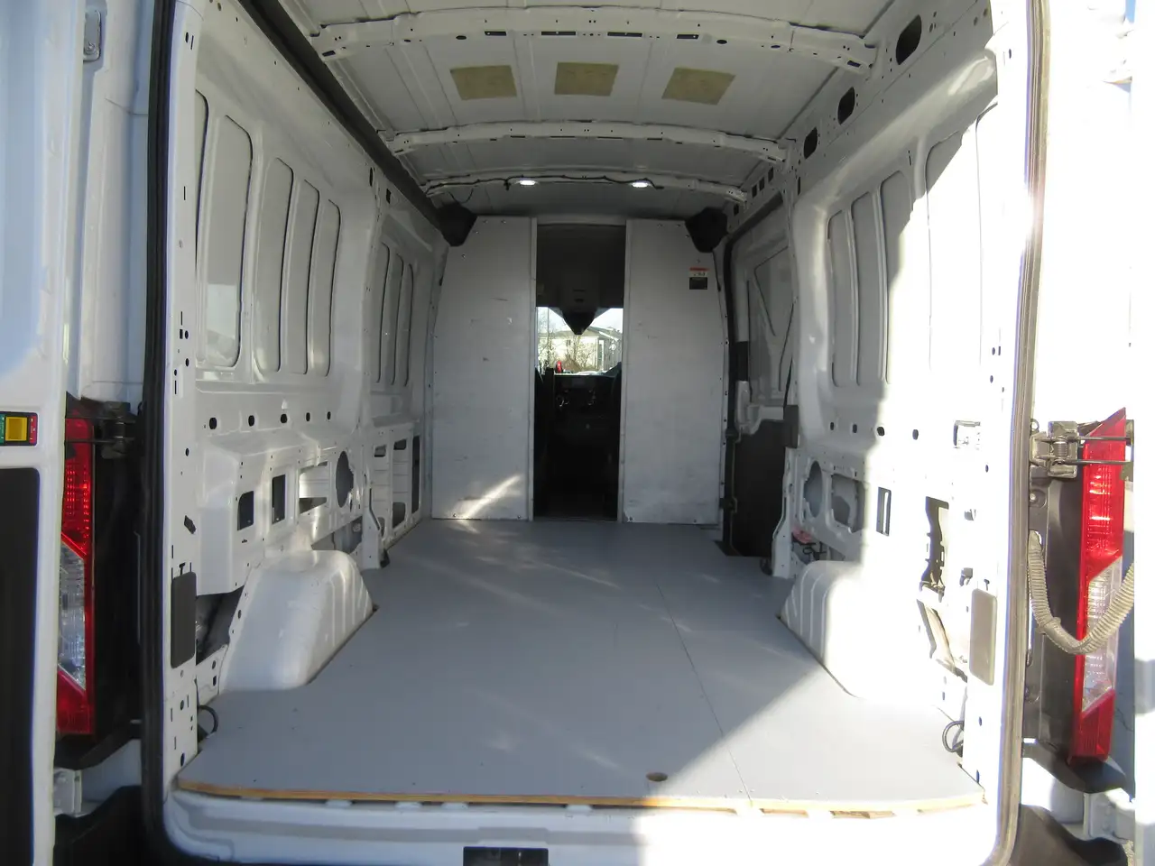 Ford Transit снимка Ford Transit