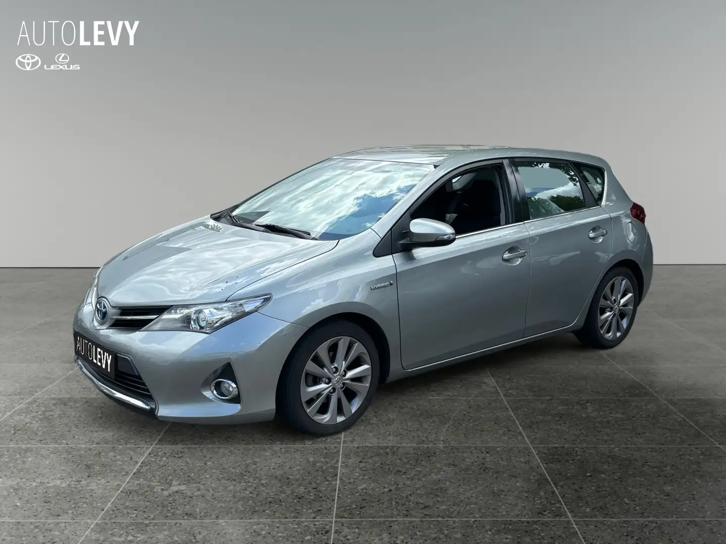 Toyota Auris 1.8 Life+ Matrix AUT Kam. KeyLess KlimaA Серебристый - 2