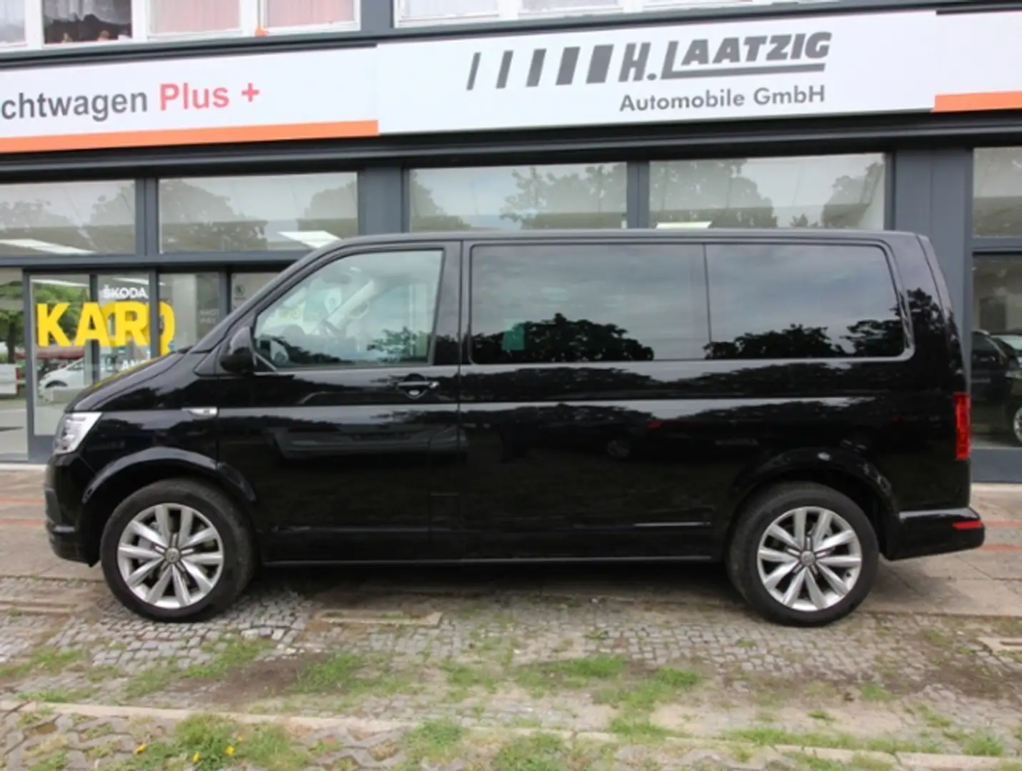 Volkswagen T6 Multivan 2.0 TDI SCR DSG Comfortline Navi AHK Fekete - 2