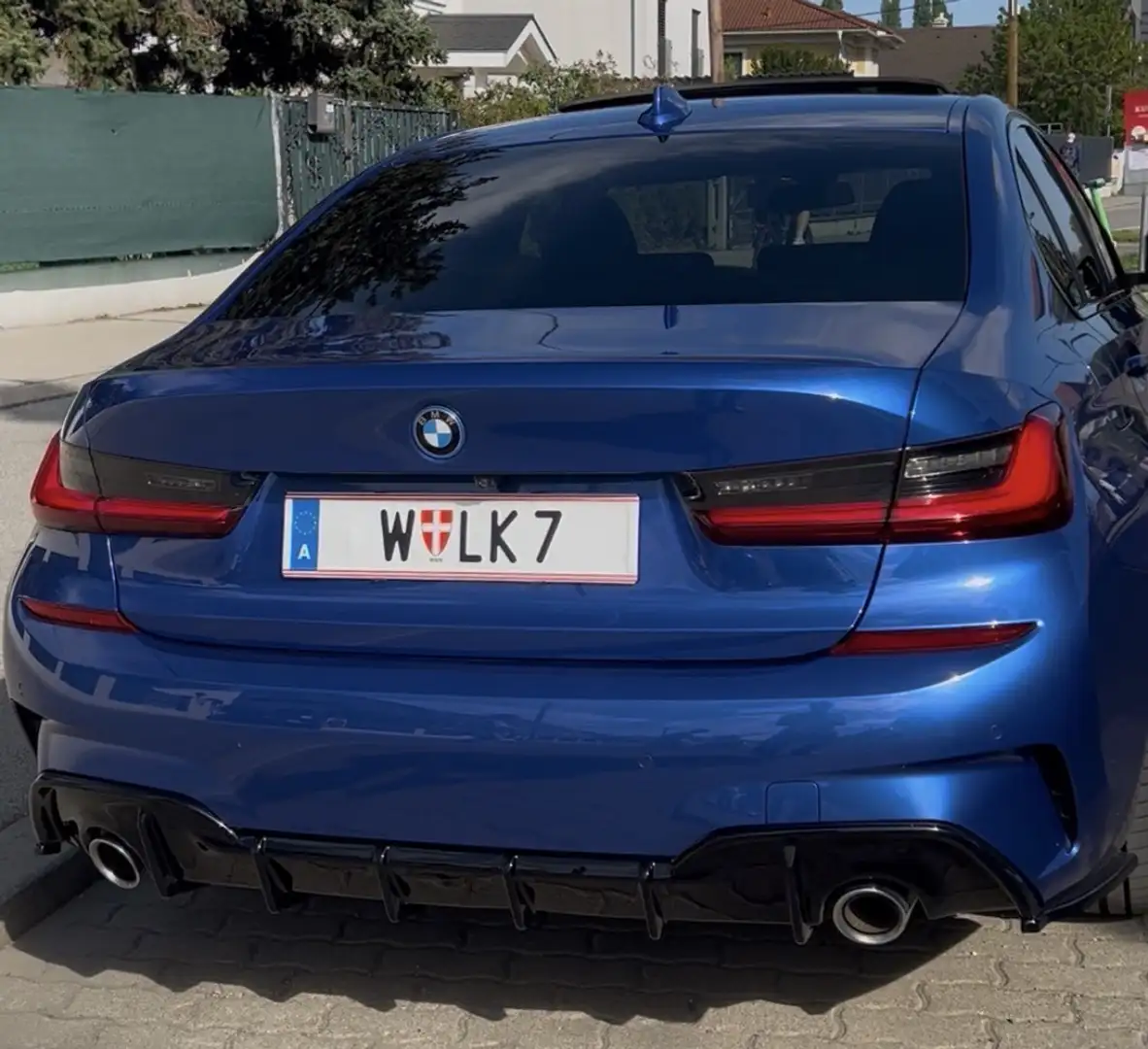BMW 330 e Blau - 2