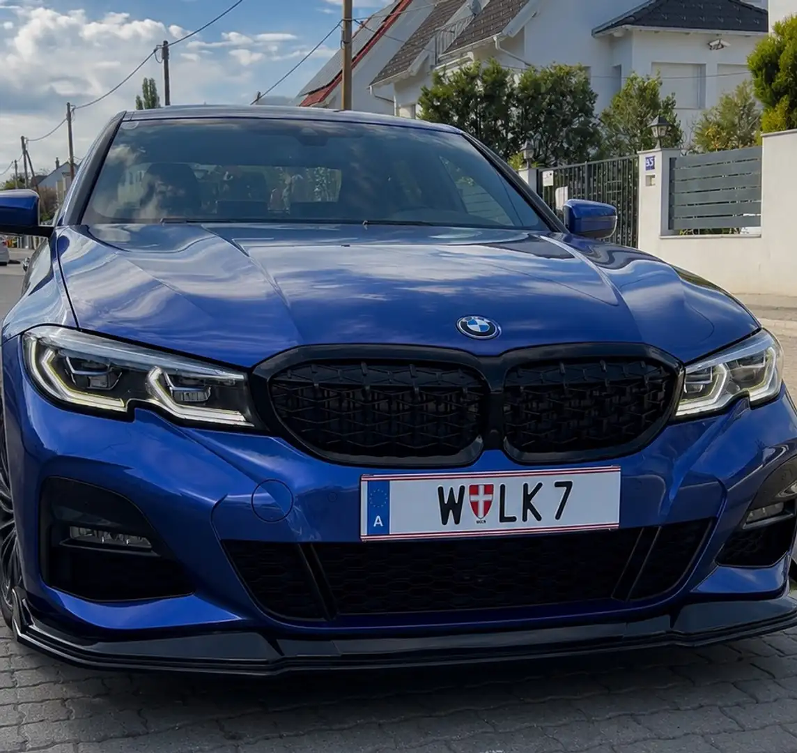 BMW 330 e Blau - 1