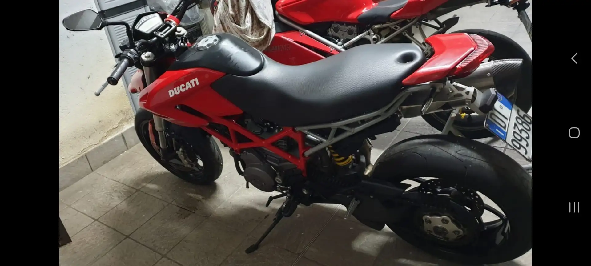 Ducati Hypermotard 796 Rouge - 1