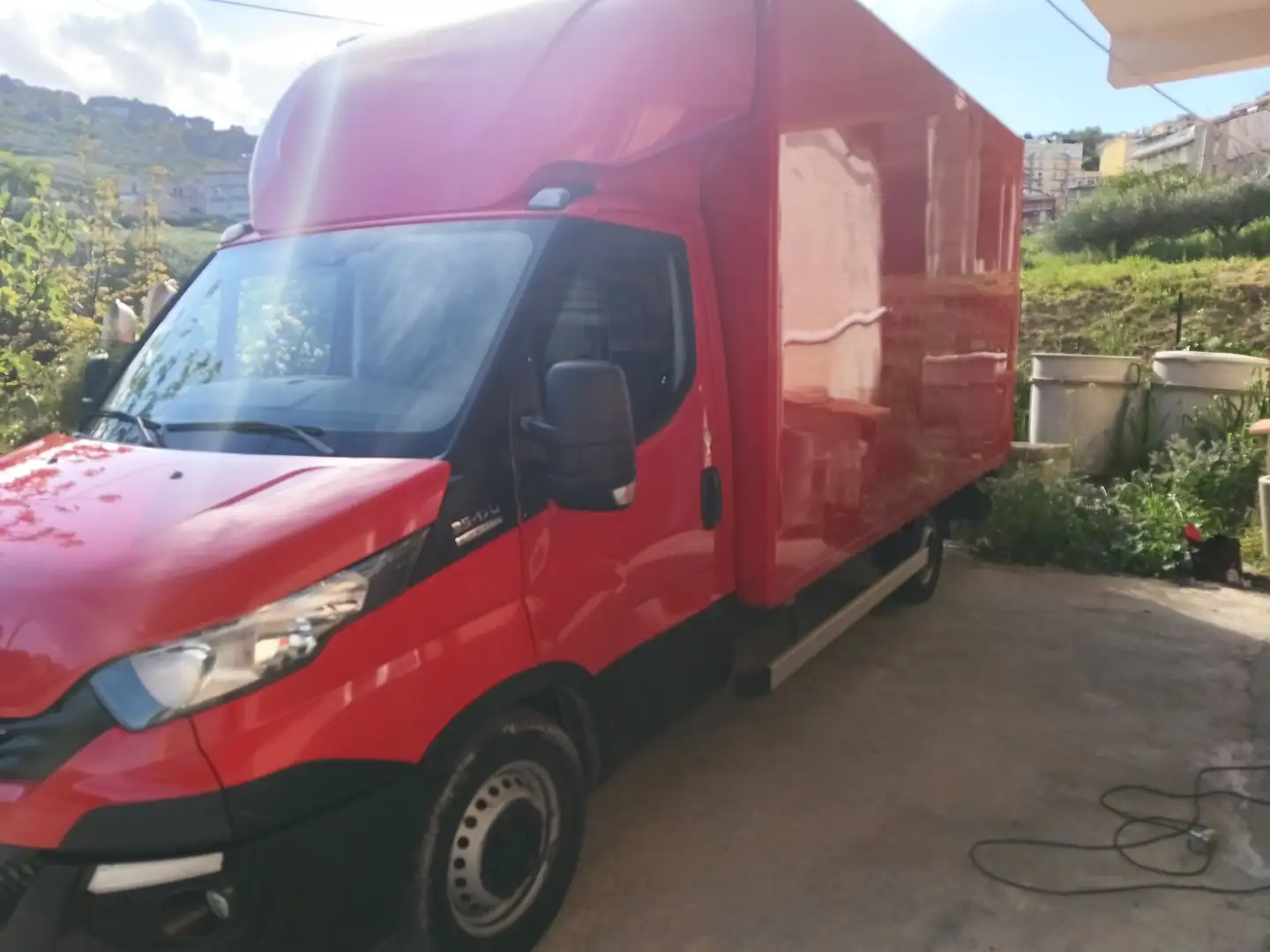 Iveco Daily furgone cassonato con sponda idraulica - 1